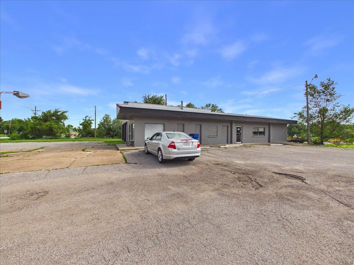 Photo 21 - Commercial Sale for sale – 114 S Dallas Street  Urbana, MO