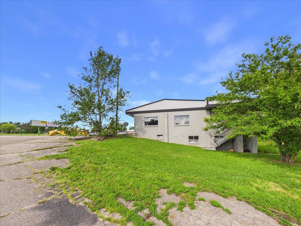 Photo 17 - Commercial Sale for sale – 114 S Dallas Street  Urbana, MO