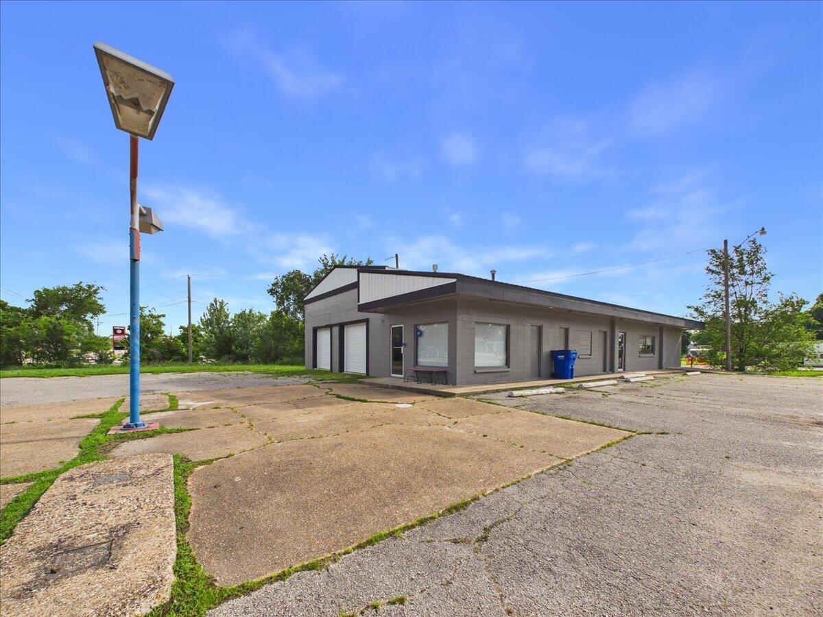 Photo 4 - Commercial Sale for sale – 114 S Dallas Street  Urbana, MO