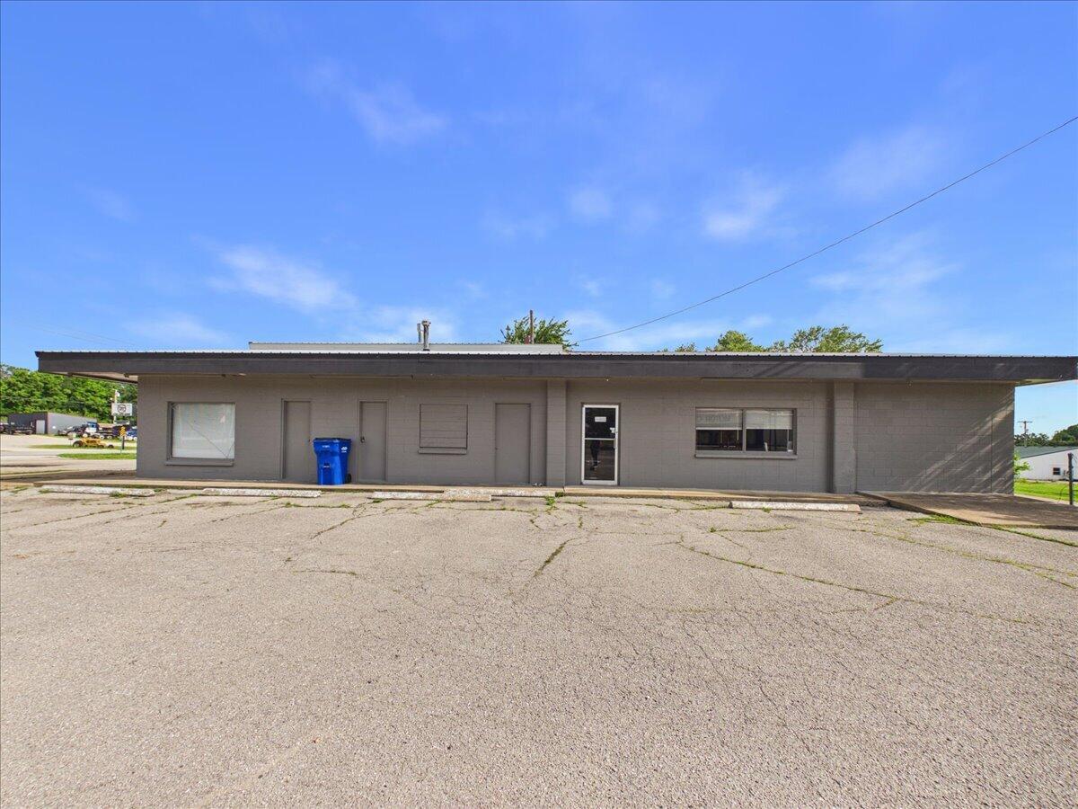 Photo 7 - Commercial Sale for sale – 114 S Dallas Street  Urbana, MO