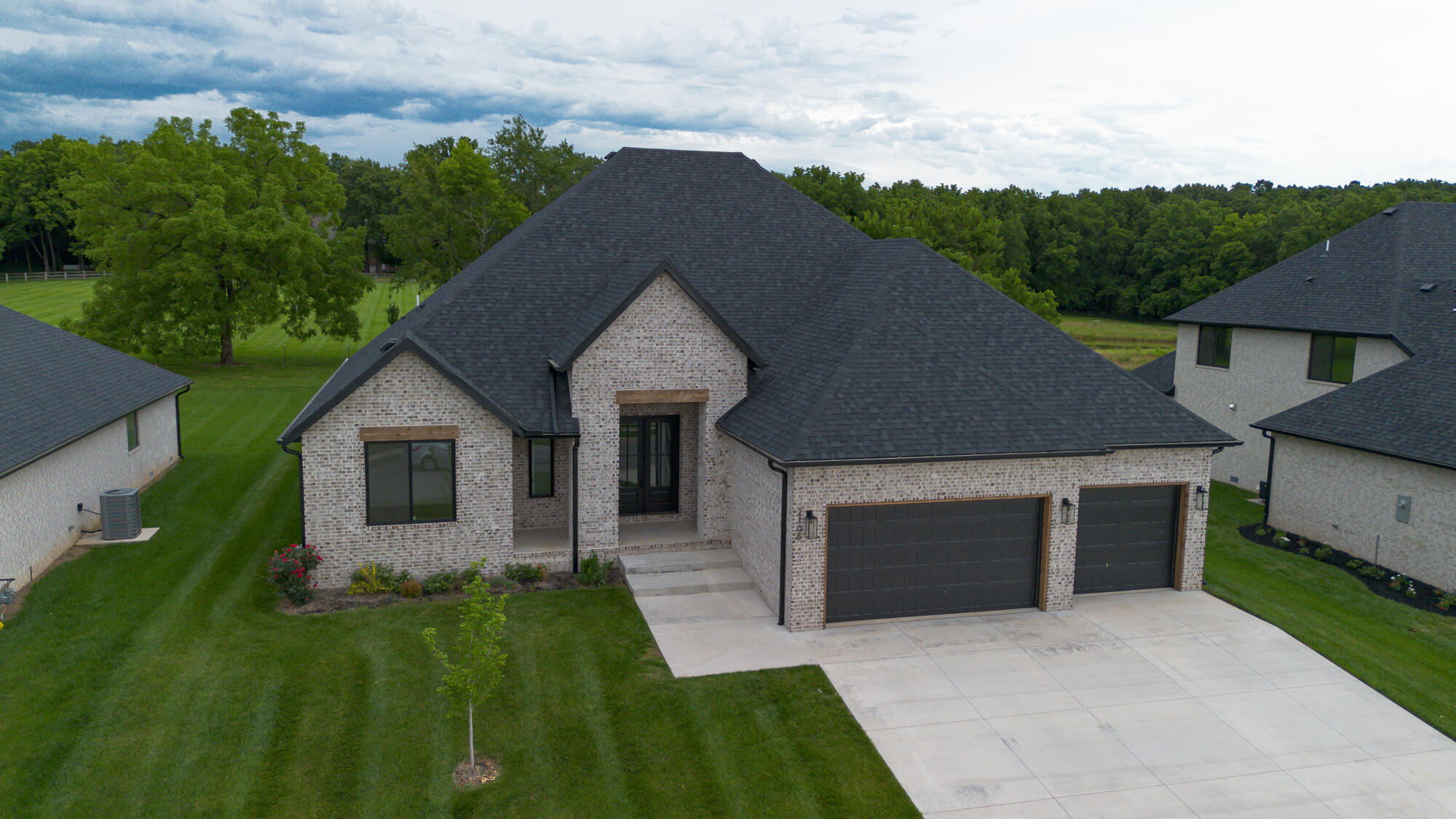 Photo 5 - Residential for sale – 2105 N Silver Charm Avenue  Springfield, MO