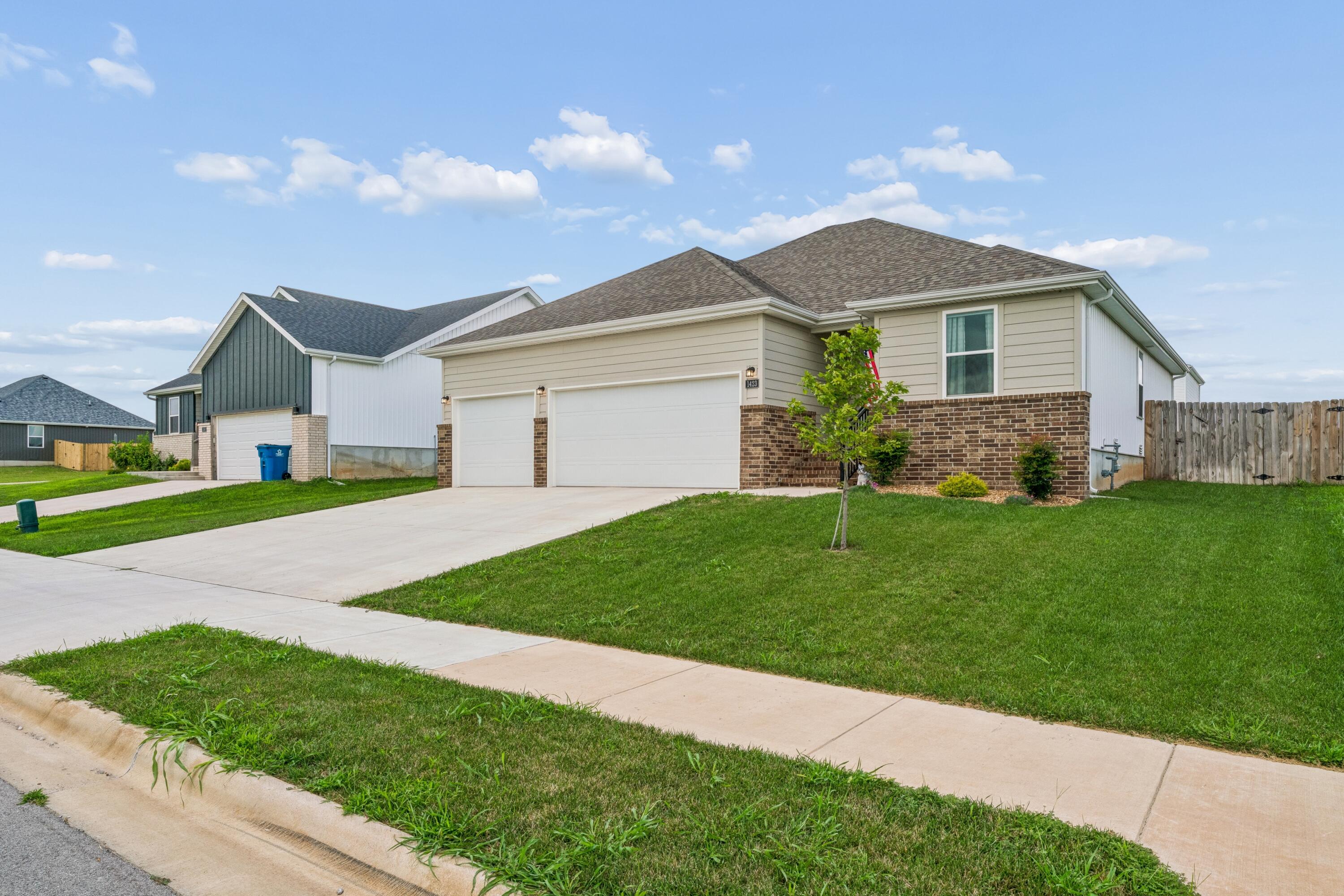 Photo 5 - Residential for sale – 1423 E Macon Street  Republic, MO