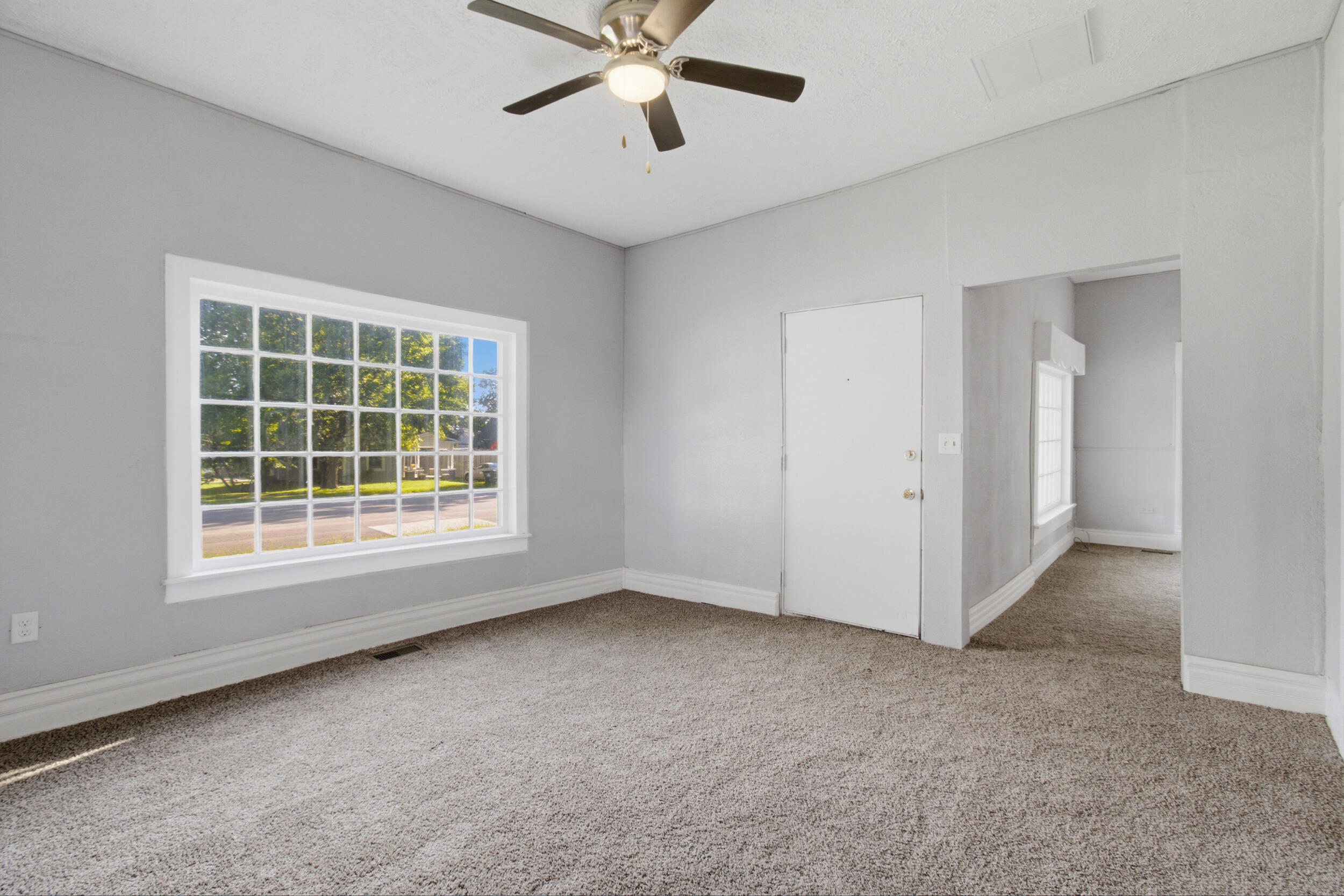 Photo 9 - Residential for sale – 114 E College Street  Aurora, MO