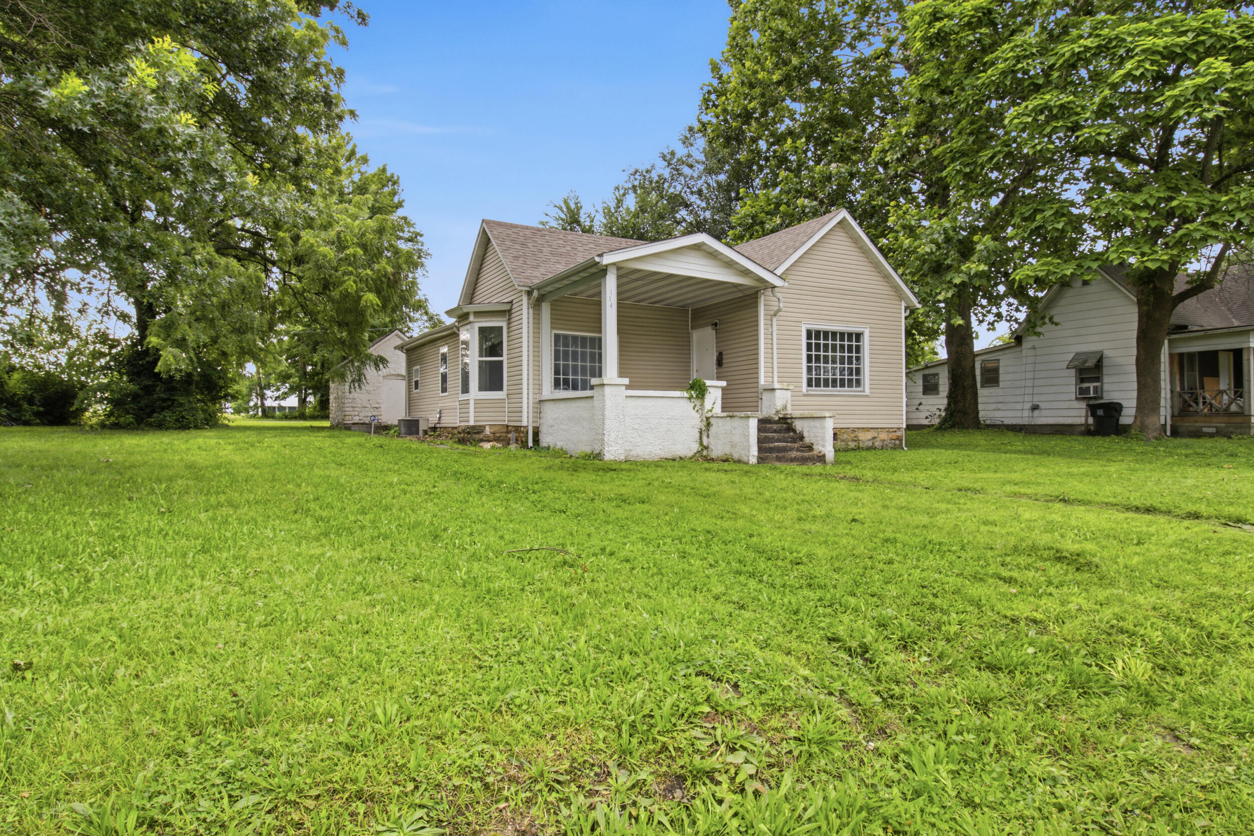 Photo 2 - Residential for sale – 114 E College Street  Aurora, MO