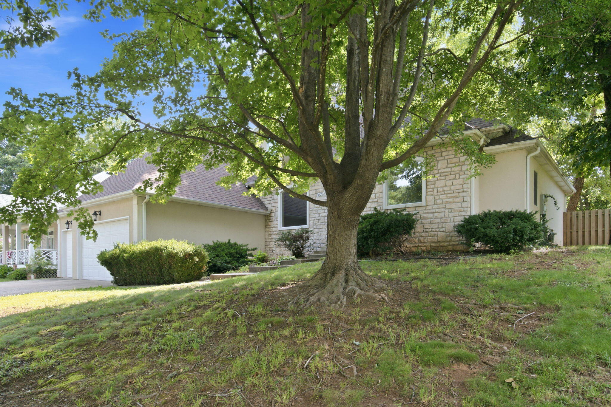 Photo 2 - Residential for sale – 1628 S Charing Road  Springfield, MO