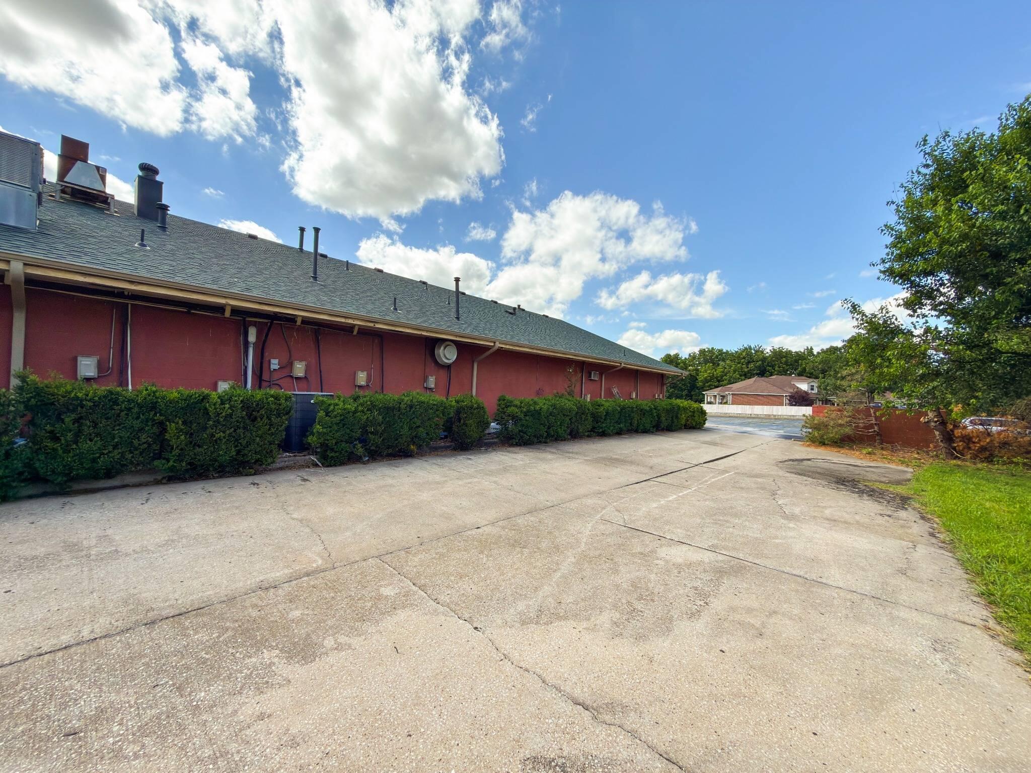 Photo 11 - Commercial Sale for sale – 840  U.S. 60   Monett, MO