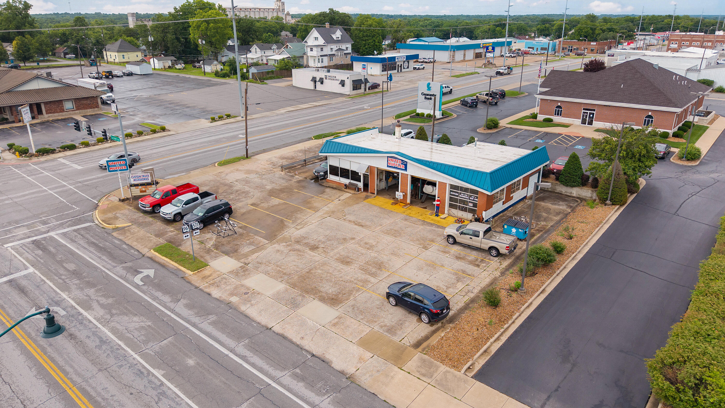 Photo 2 - Commercial Sale for sale – 328 W Central Avenue  Carthage, MO