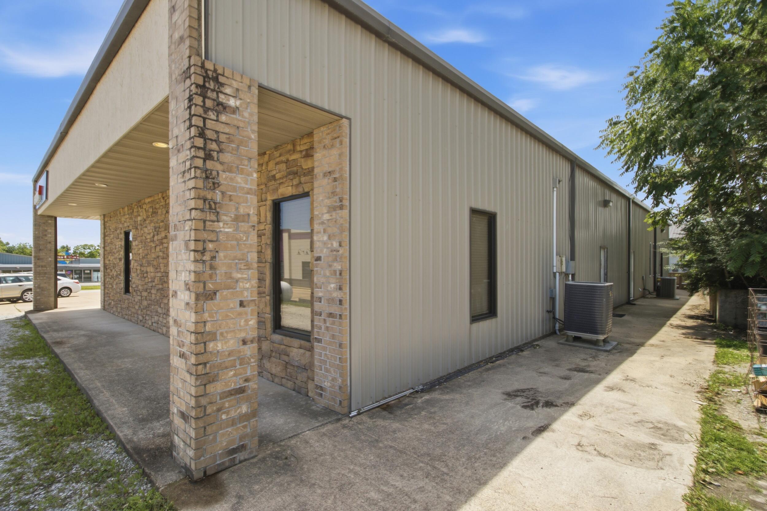 Photo 11 - Commercial Sale for sale – 1213  South Highway 63   Houston, MO