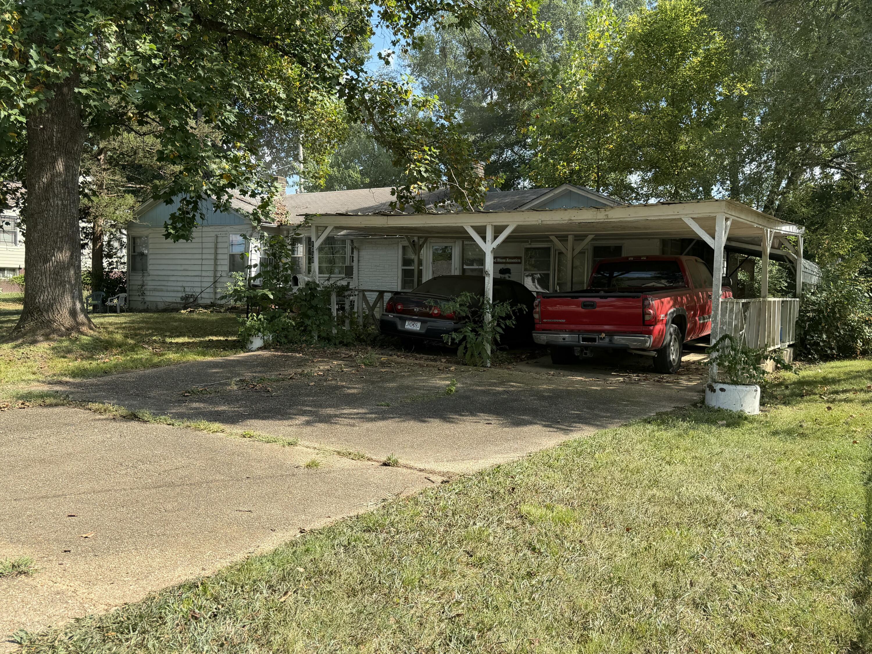 Photo 2 - Residential for sale – 1038  Grace Avenue  West Plains, MO