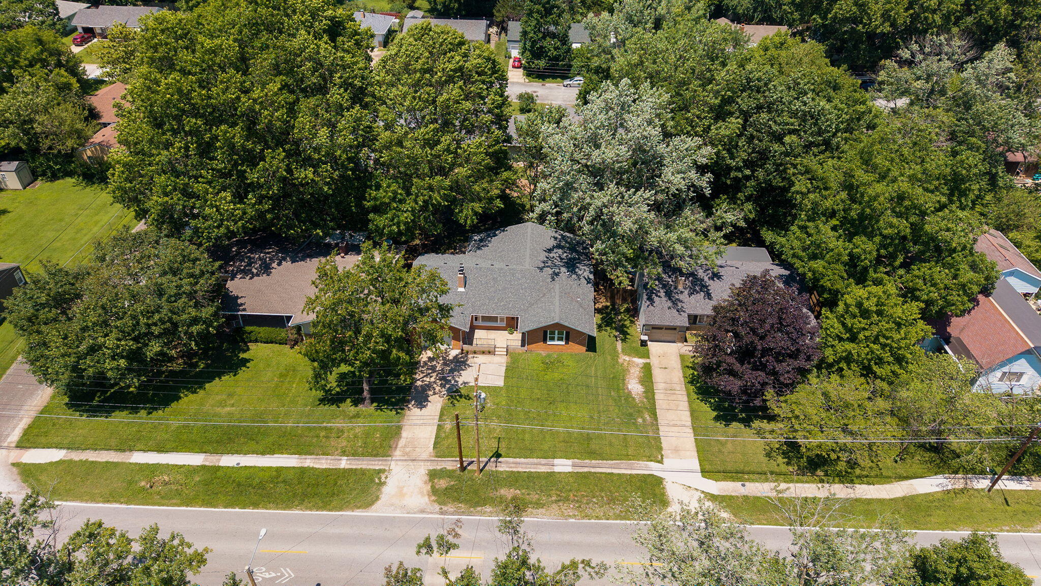 Photo 2 - Residential for sale – 1309 E Bennett Street  Springfield, MO