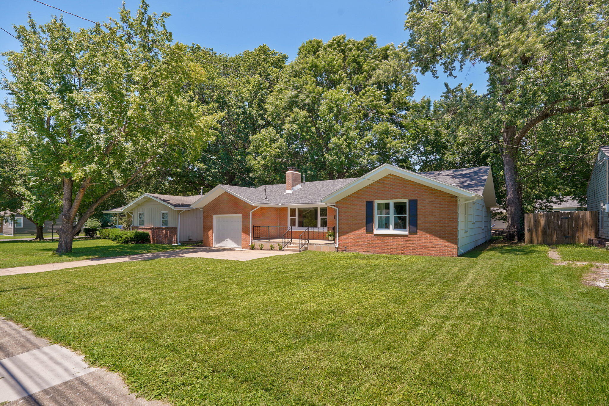 Photo 3 - Residential for sale – 1309 E Bennett Street  Springfield, MO