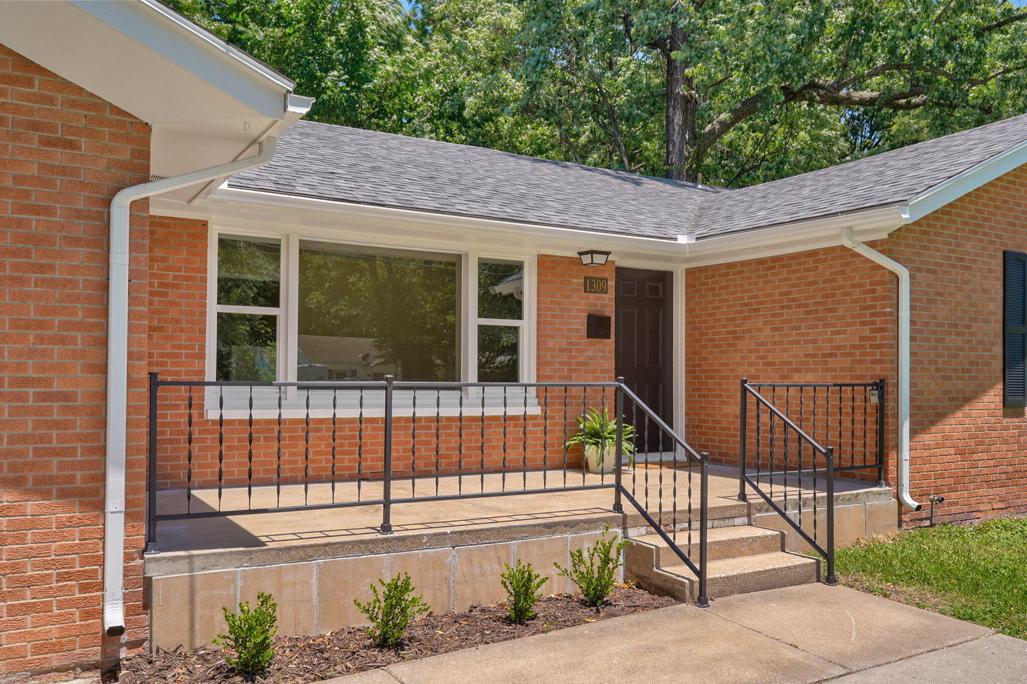 Photo 4 - Residential for sale – 1309 E Bennett Street  Springfield, MO