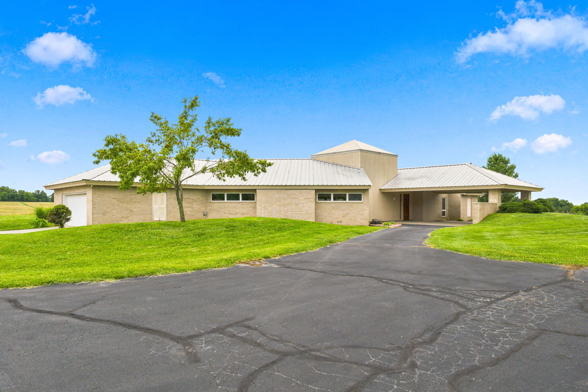 Photo 3 - Residential for sale – 7490 E Farm Road 156   Rogersville, MO