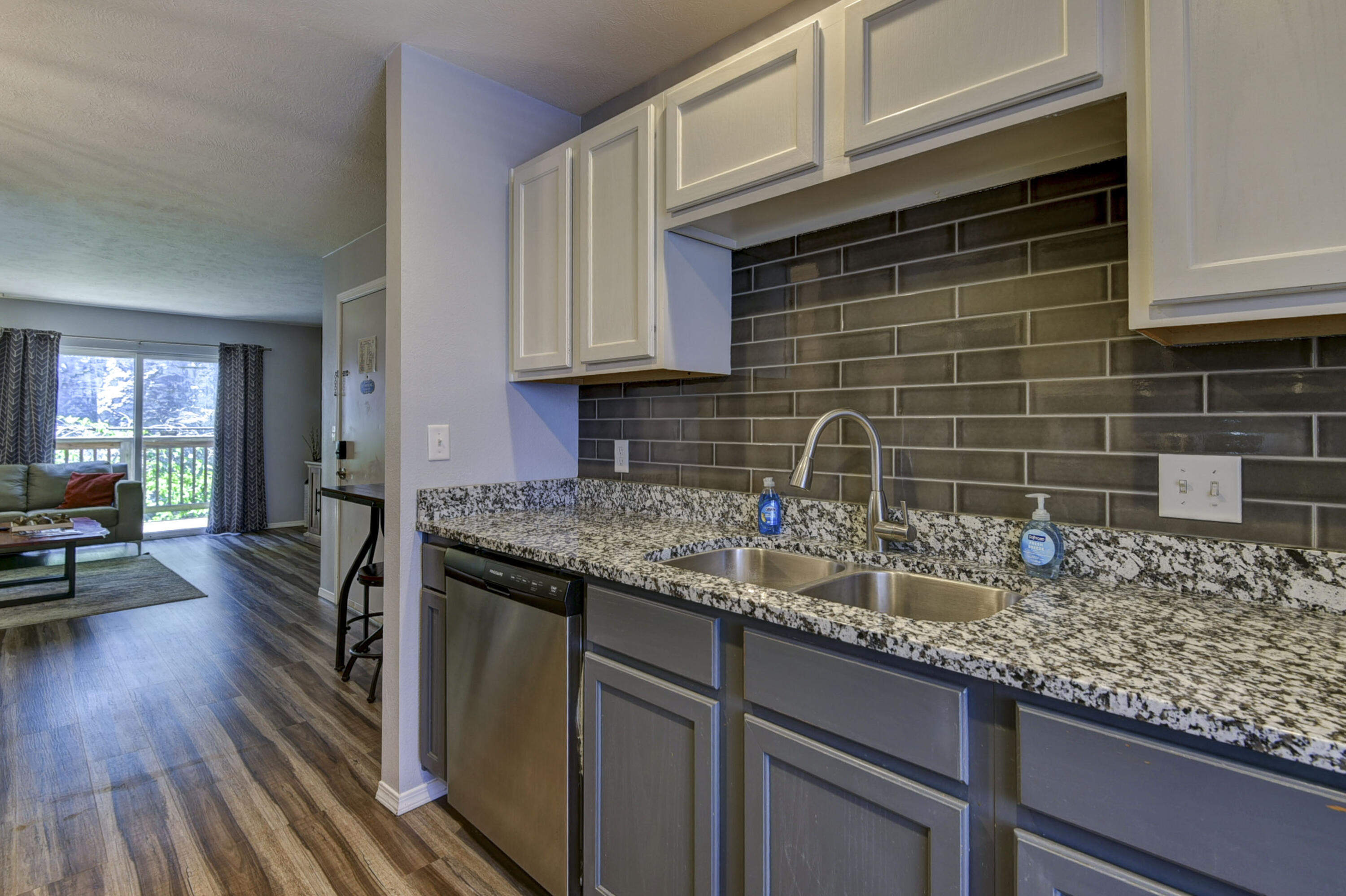 Photo 8 - Residential for sale – 2912  Vineyards Parkway  Branson, MO