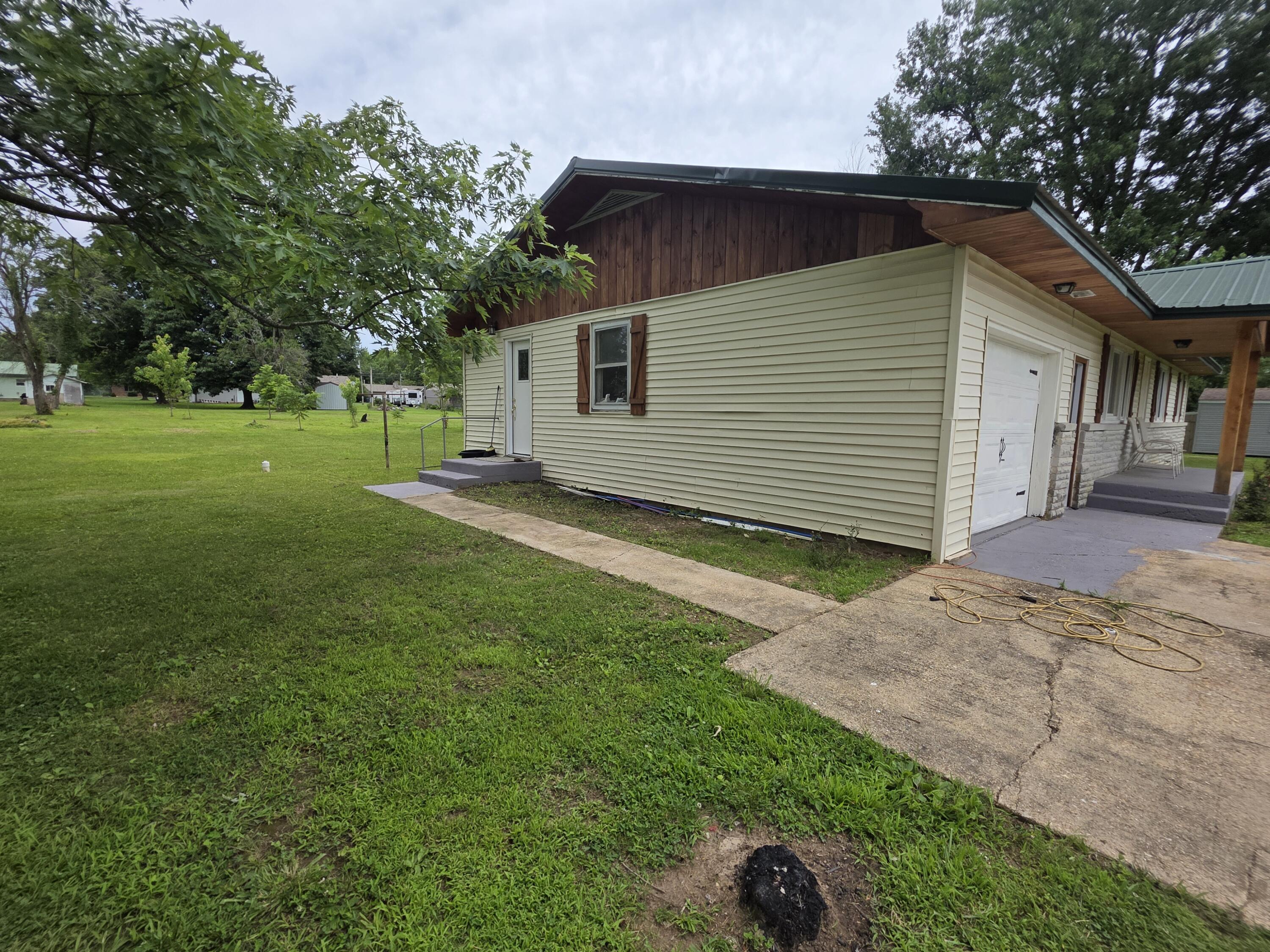 Photo 7 - Residential for sale – 1005 W Clouse Street  Mountain Grove, MO
