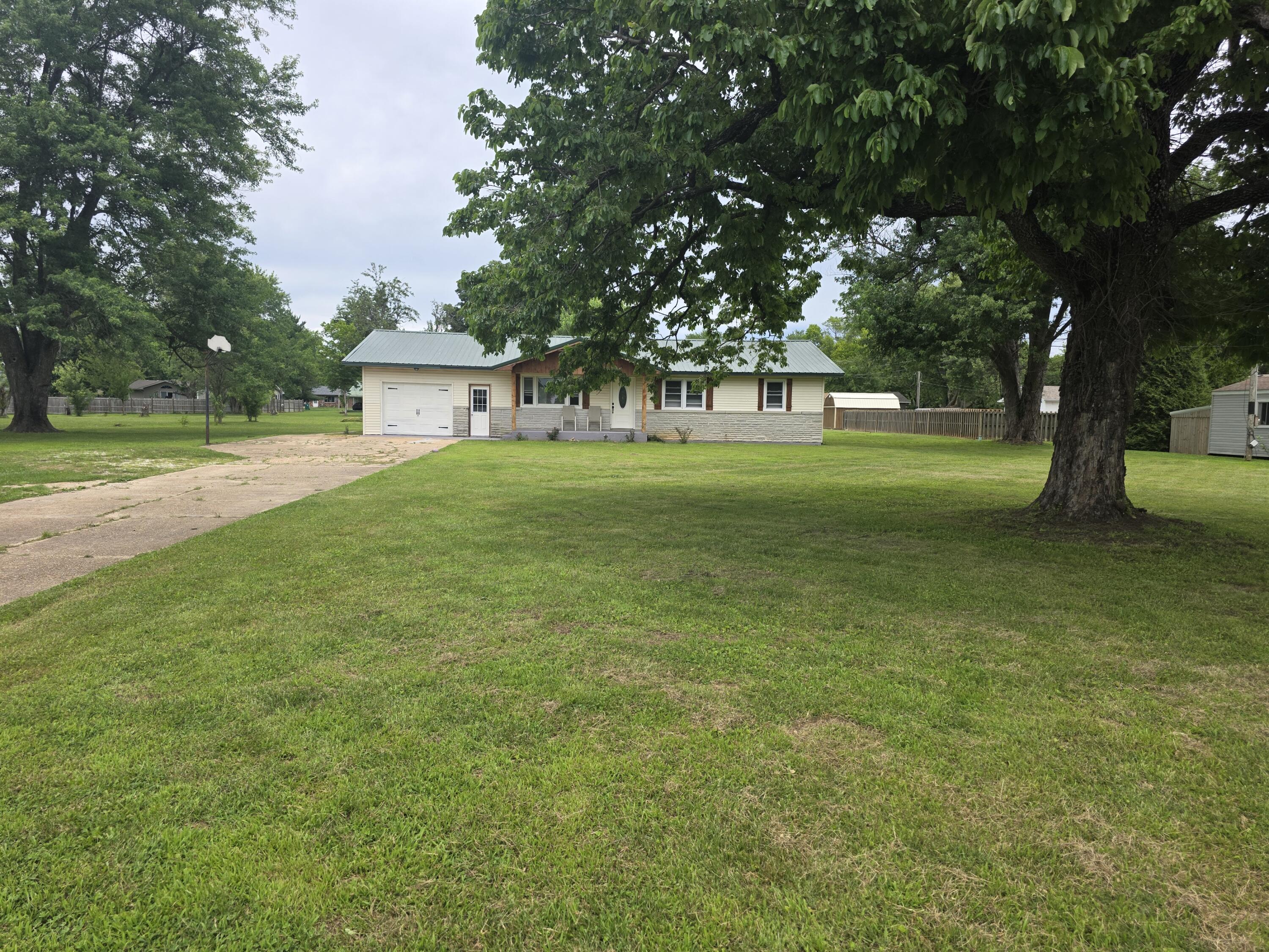 Photo 4 - Residential for sale – 1005 W Clouse Street  Mountain Grove, MO
