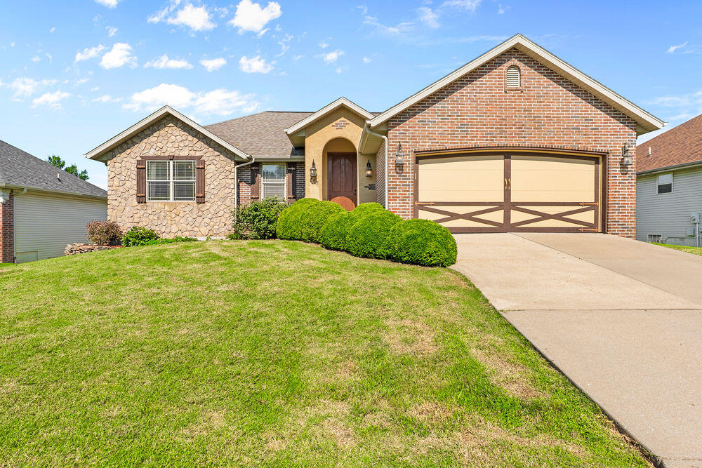 Photo 2 - Residential for sale – 647 N Althea Avenue  Nixa, MO