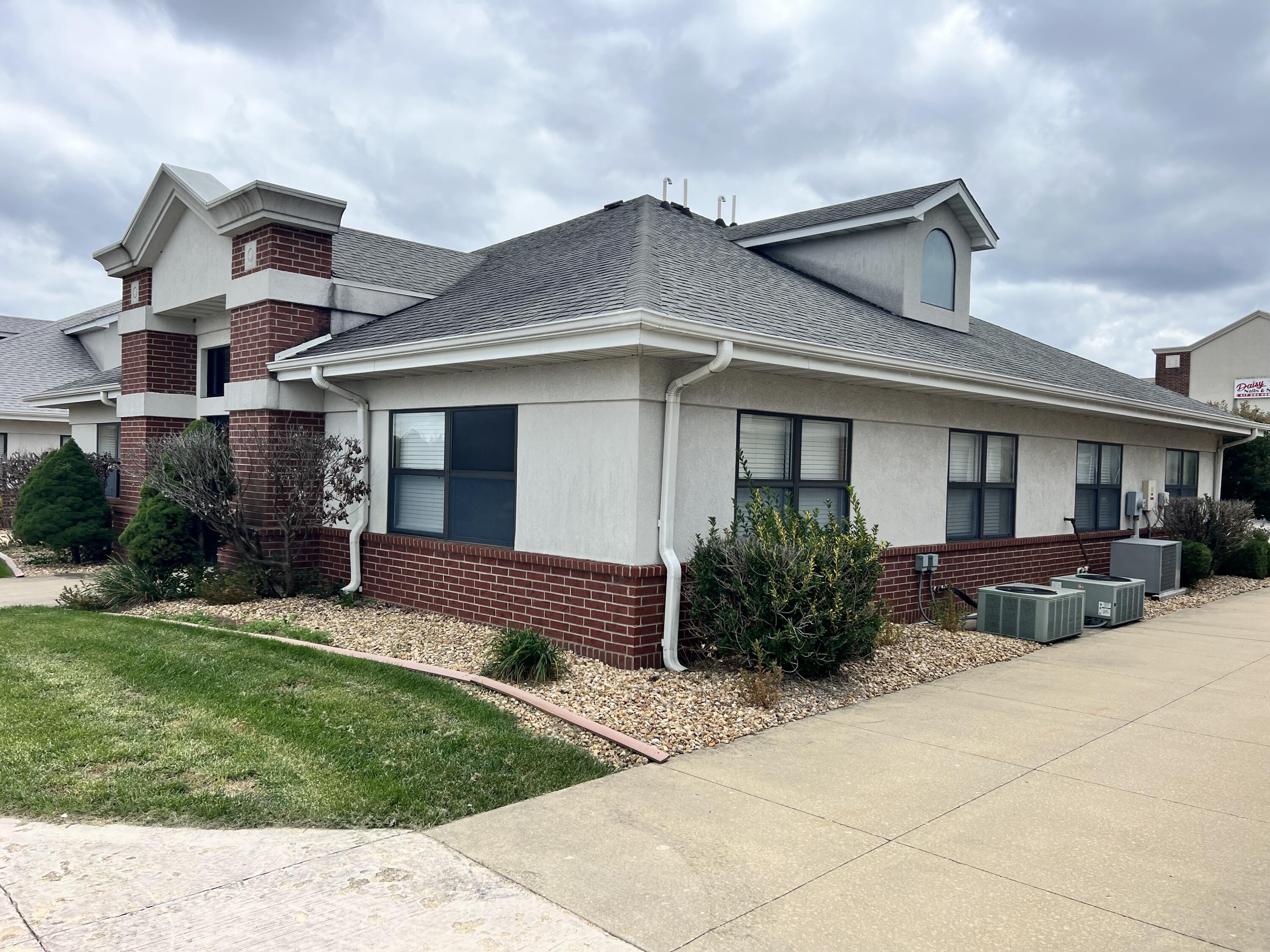 Photo 3 - Commercial Sale for sale – 2500  Independence Square   West Plains, MO