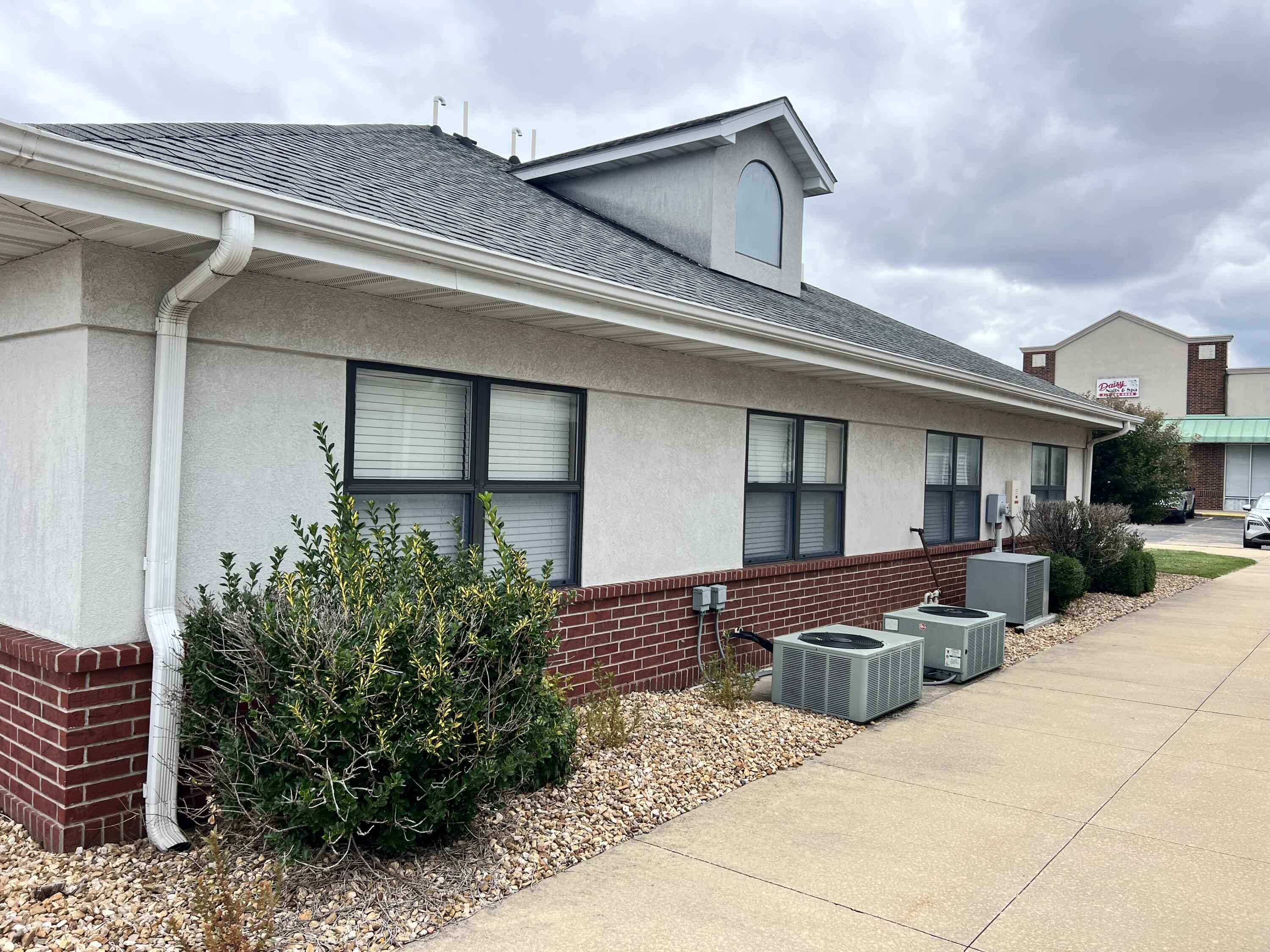 Photo 7 - Commercial Sale for sale – 2500  Independence Square   West Plains, MO