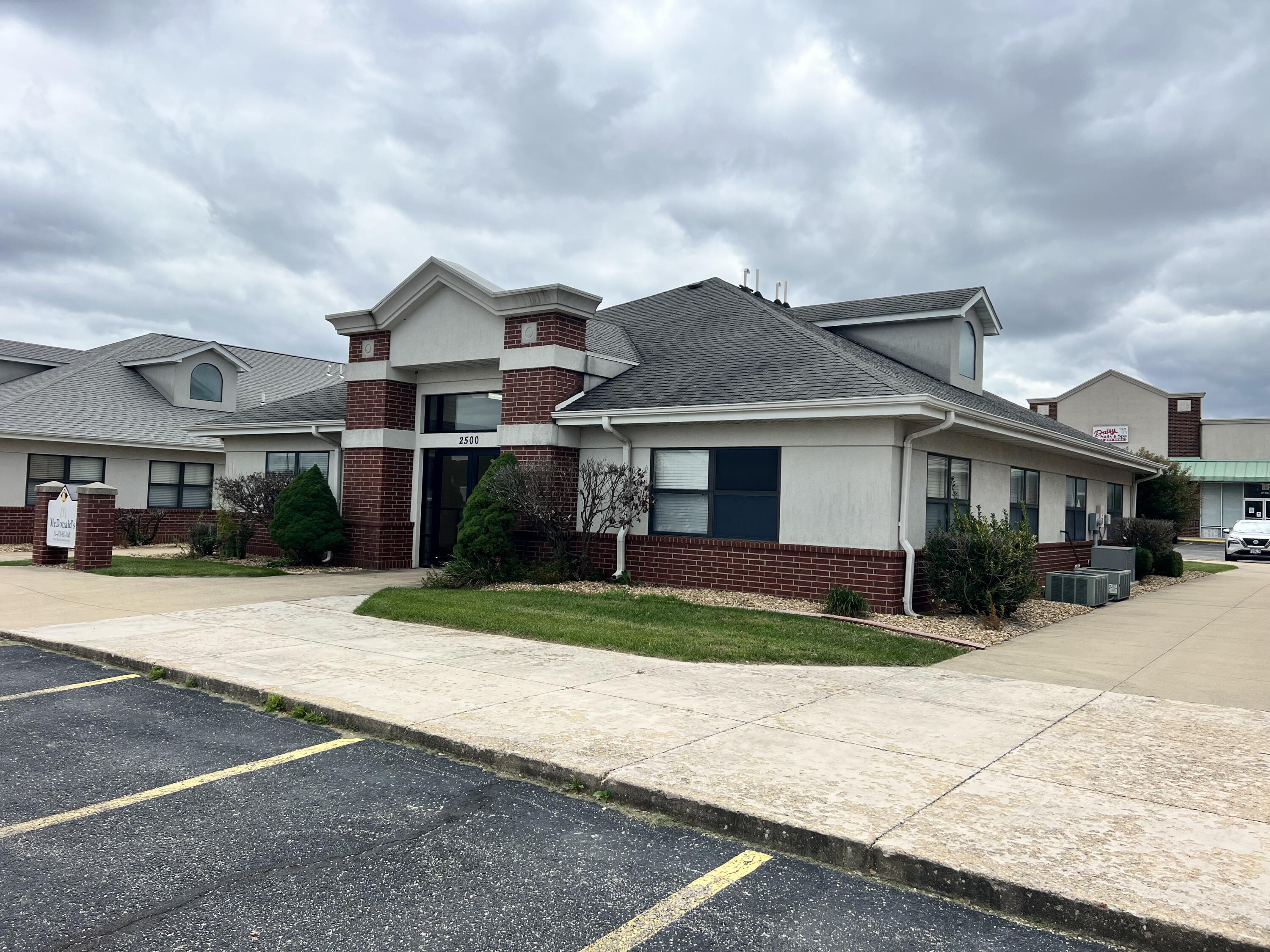 Photo 8 - Commercial Sale for sale – 2500  Independence Square   West Plains, MO
