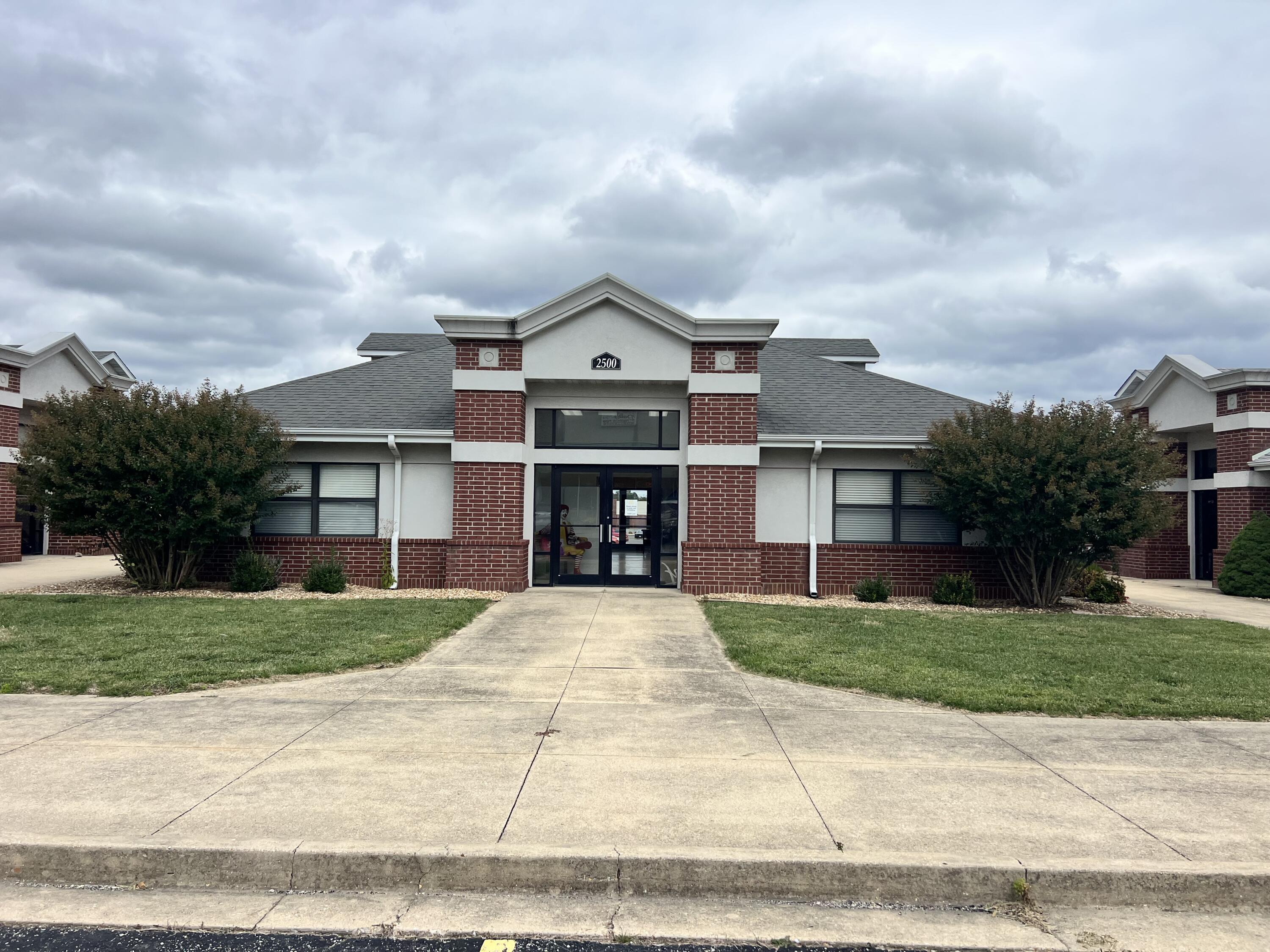 Photo 2 - Commercial Sale for sale – 2500  Independence Square   West Plains, MO