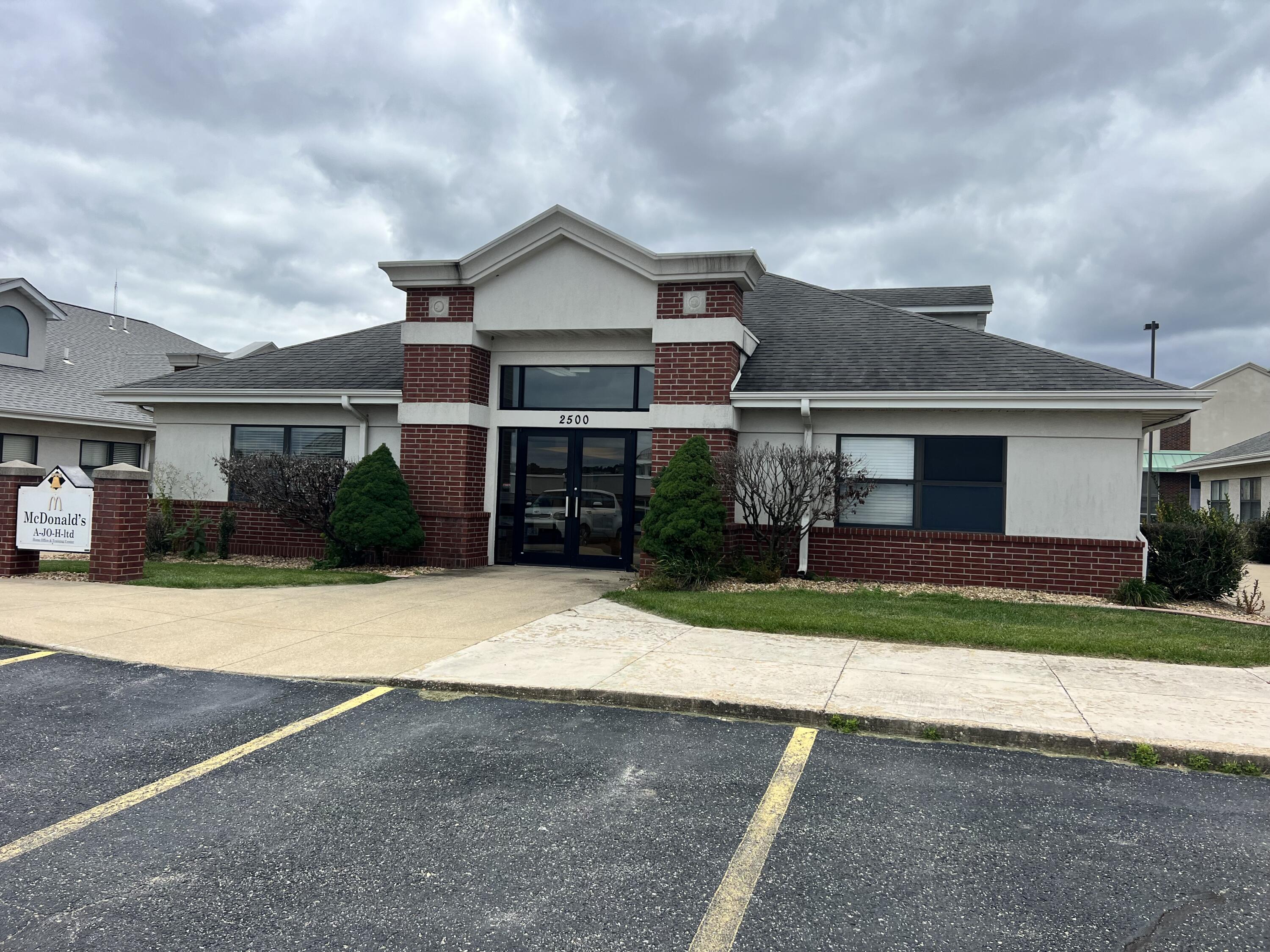 Commercial Sale for sale – 2500  Independence Square   West Plains, MO