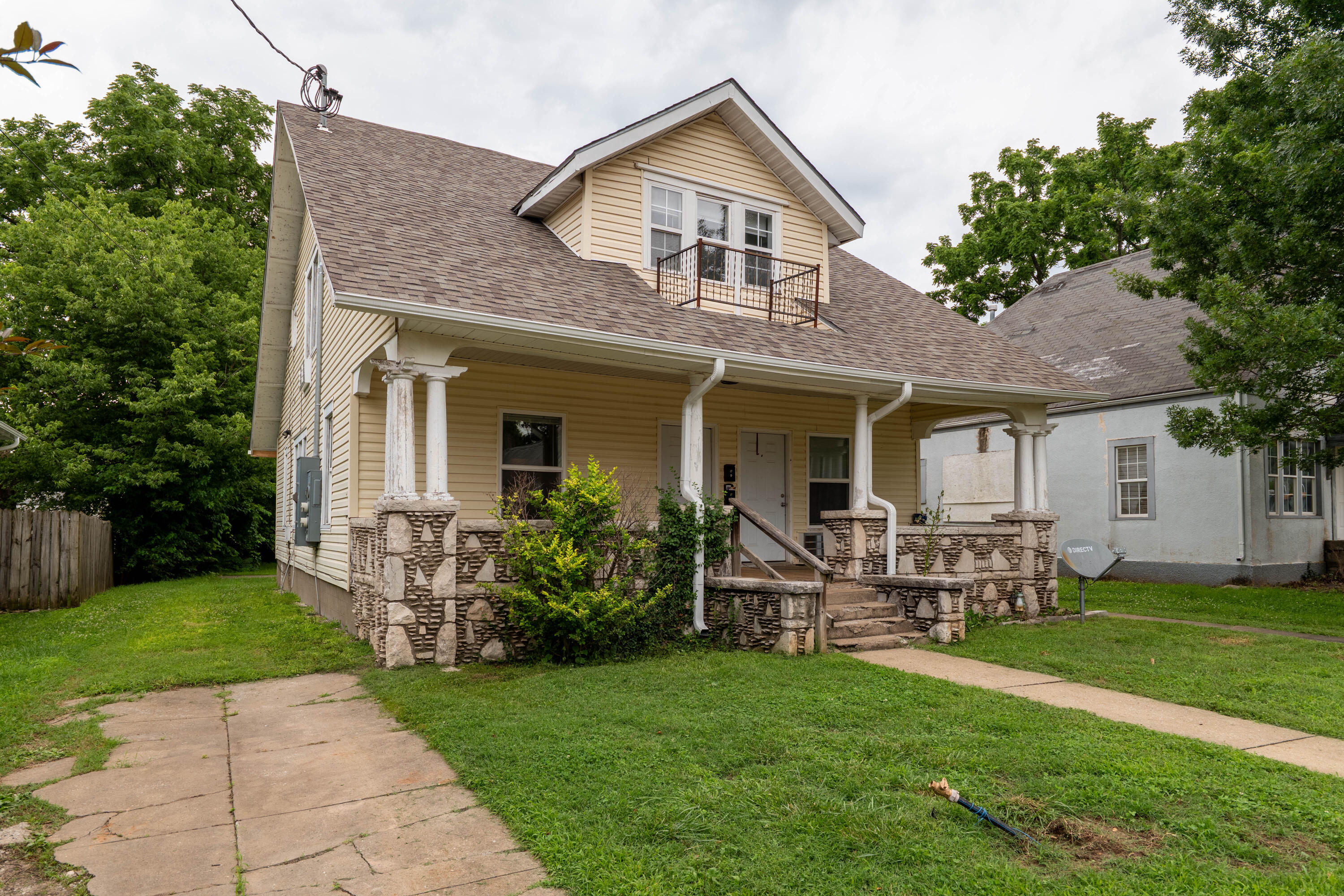 Photo 2 - Residential Income for sale – 829 W Pershing Street  Springfield, MO