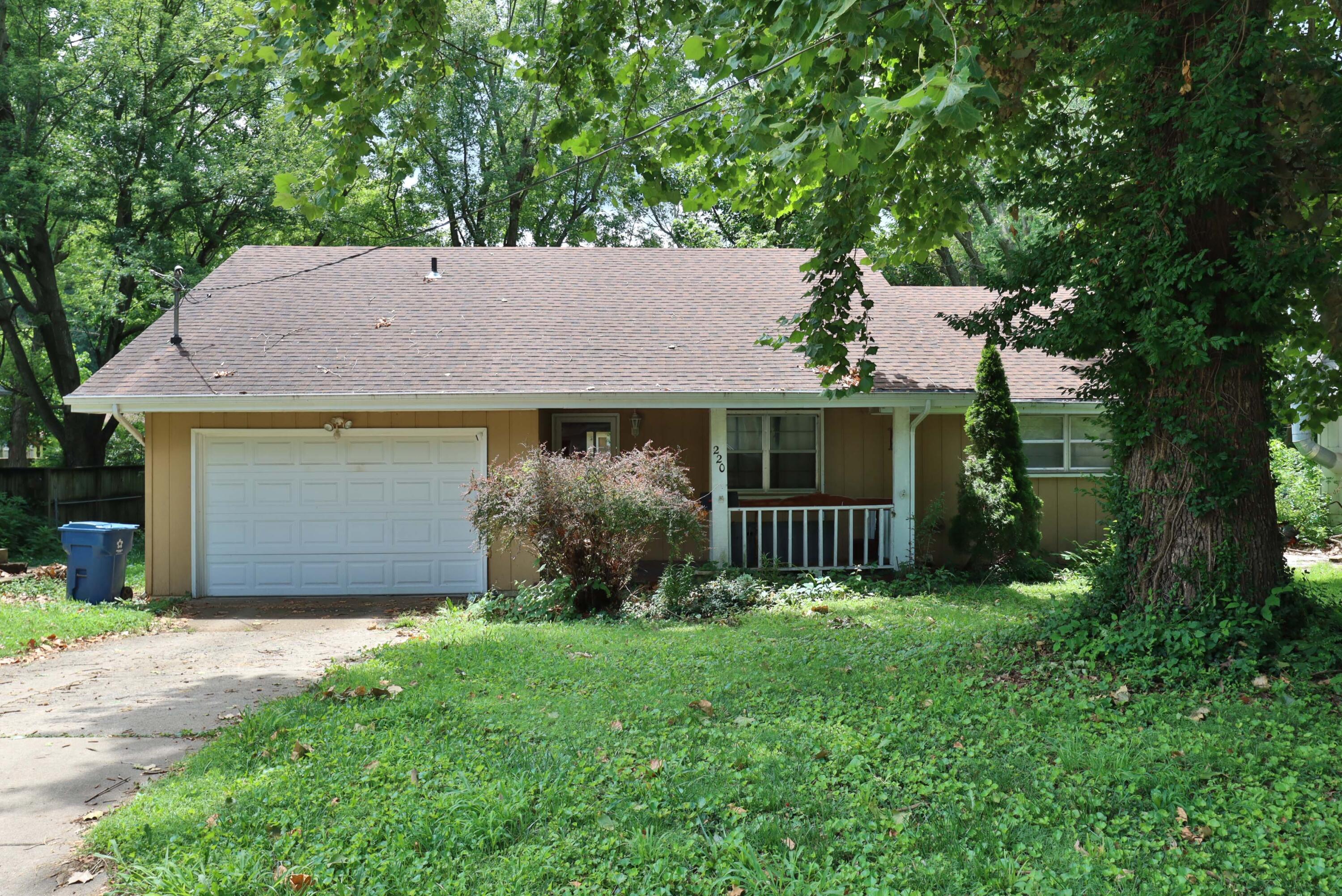 Photo 2 - Residential for sale – 220 E Berkeley Street  Springfield, MO