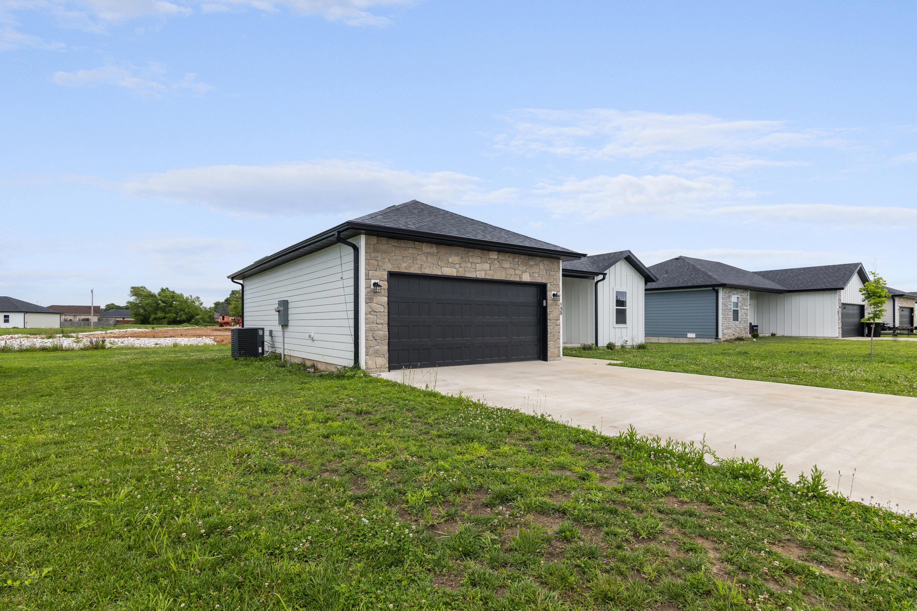 Photo 4 - Residential for sale – 155 W Bluegrass Street  Rogersville, MO