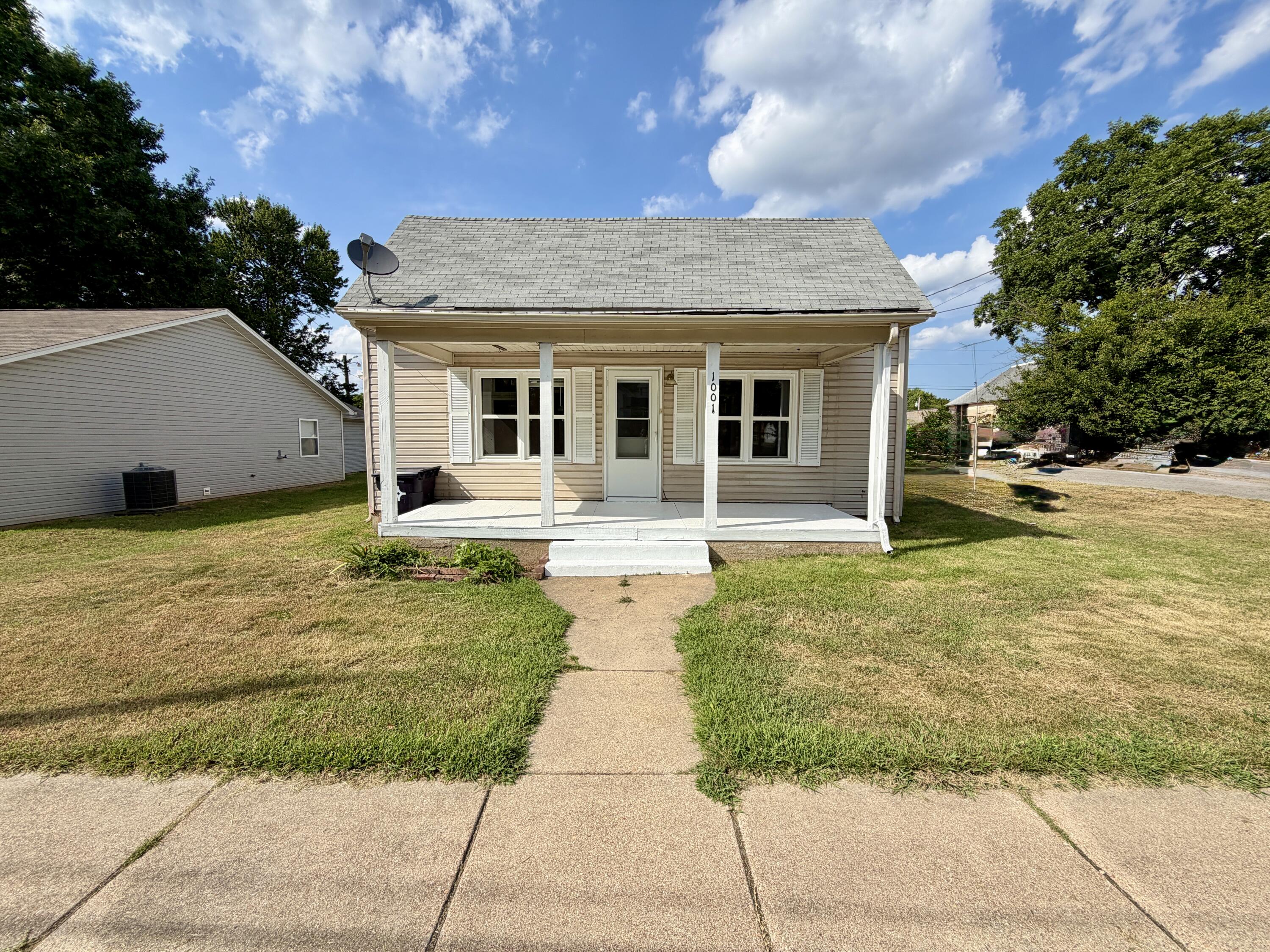 Photo 2 - Residential for sale – 1001 W Cass Avenue  West Plains, MO