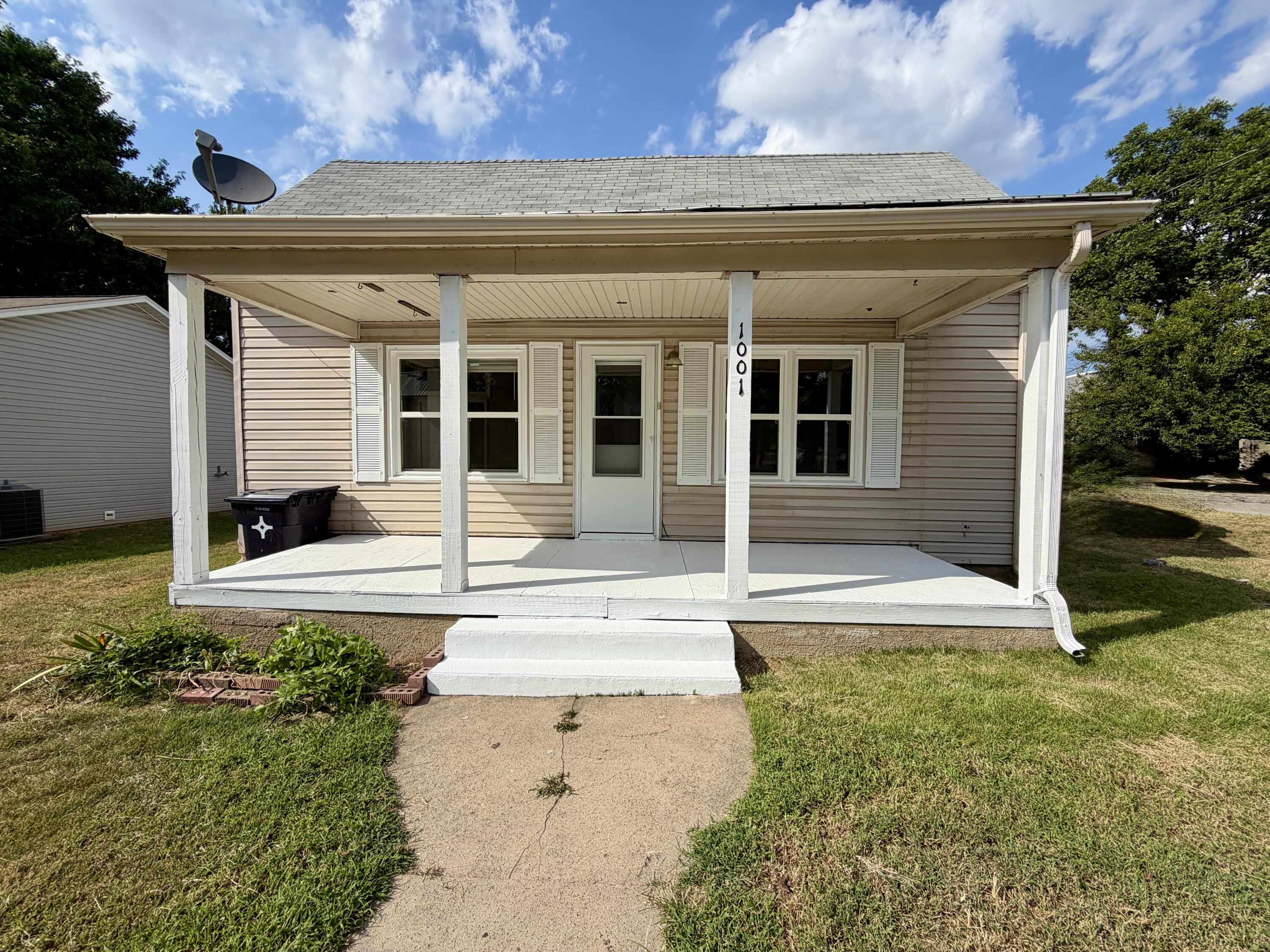 Photo 3 - Residential for sale – 1001 W Cass Avenue  West Plains, MO