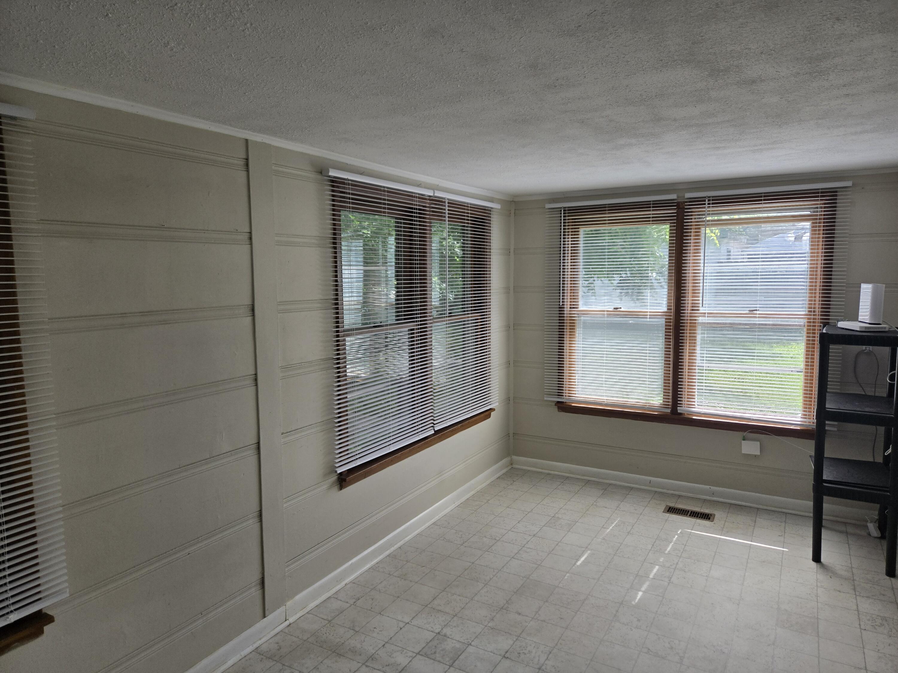 Photo 13 - Residential for sale – 830 S Park Avenue  Aurora, MO