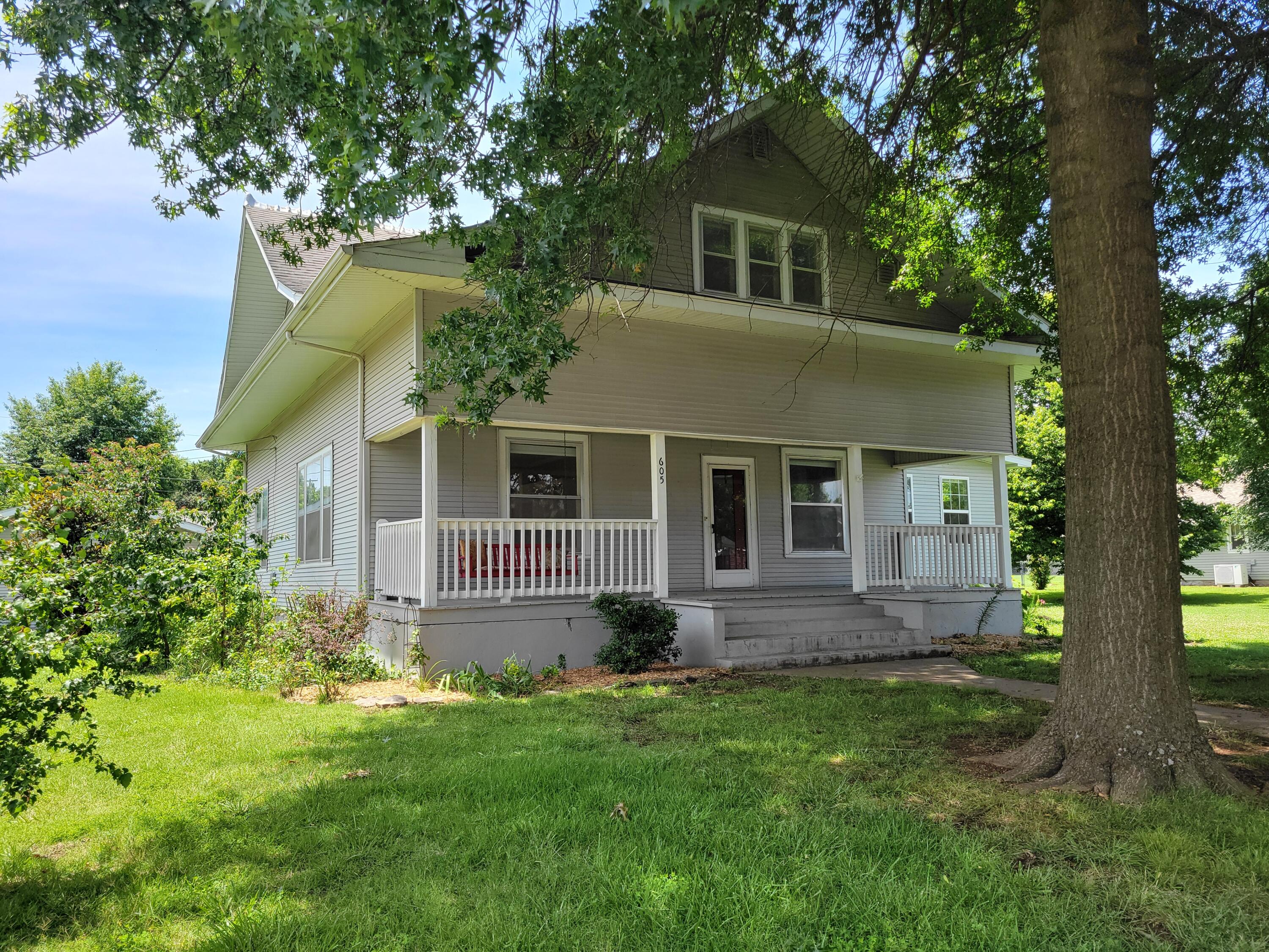 Photo 2 - Residential for sale – 605  South Street  Stockton, MO