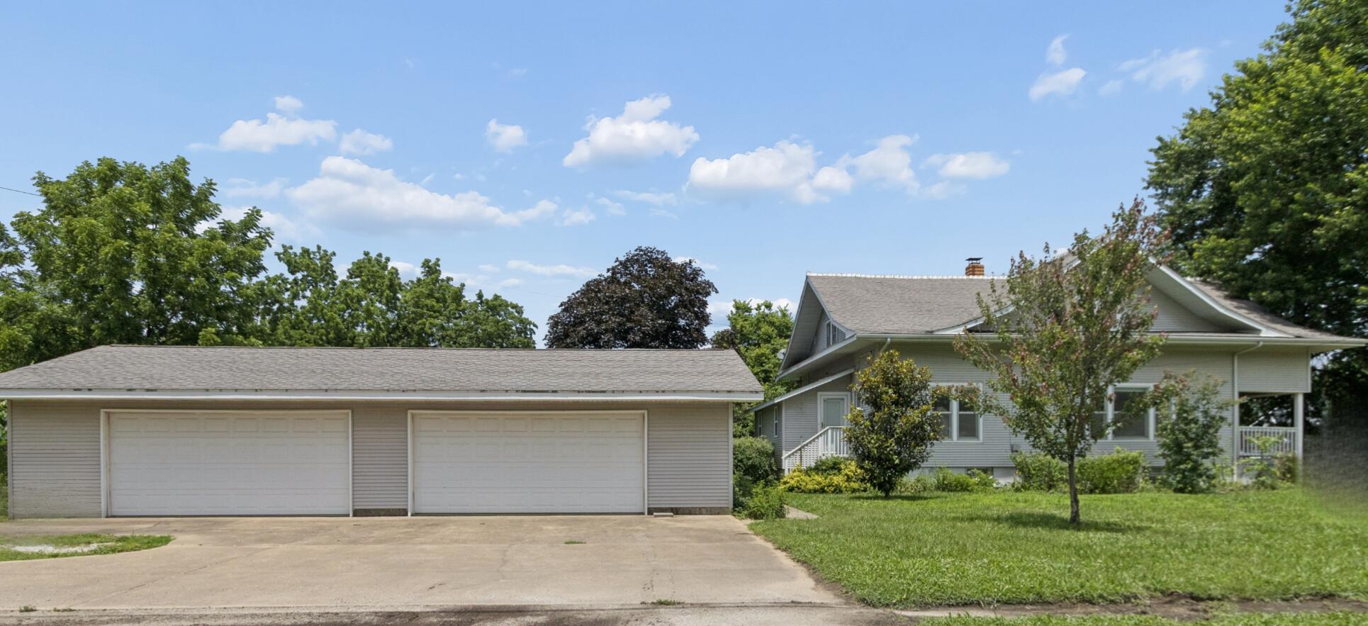 Photo 4 - Residential for sale – 605  South Street  Stockton, MO