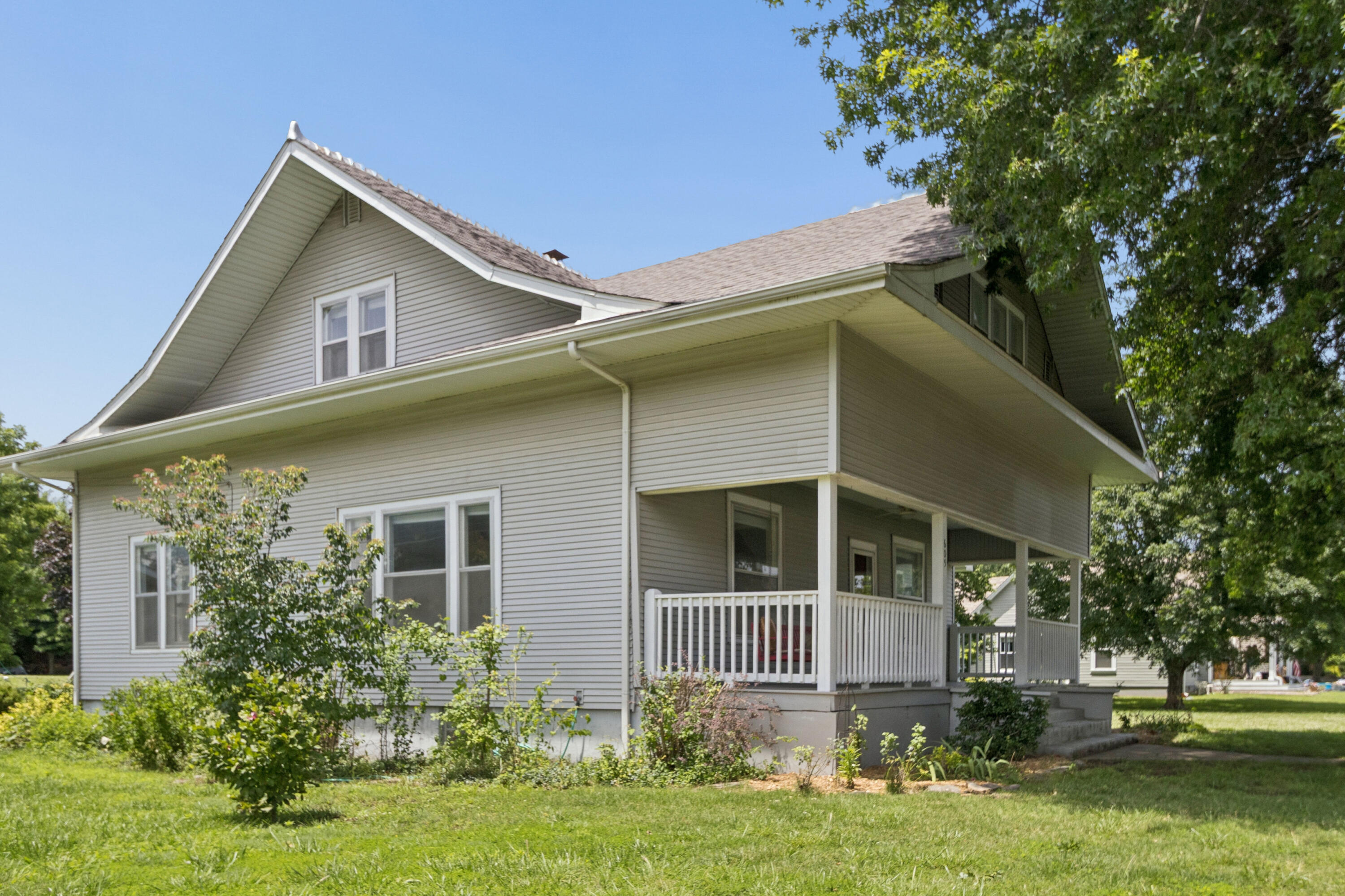 Photo 6 - Residential for sale – 605  South Street  Stockton, MO