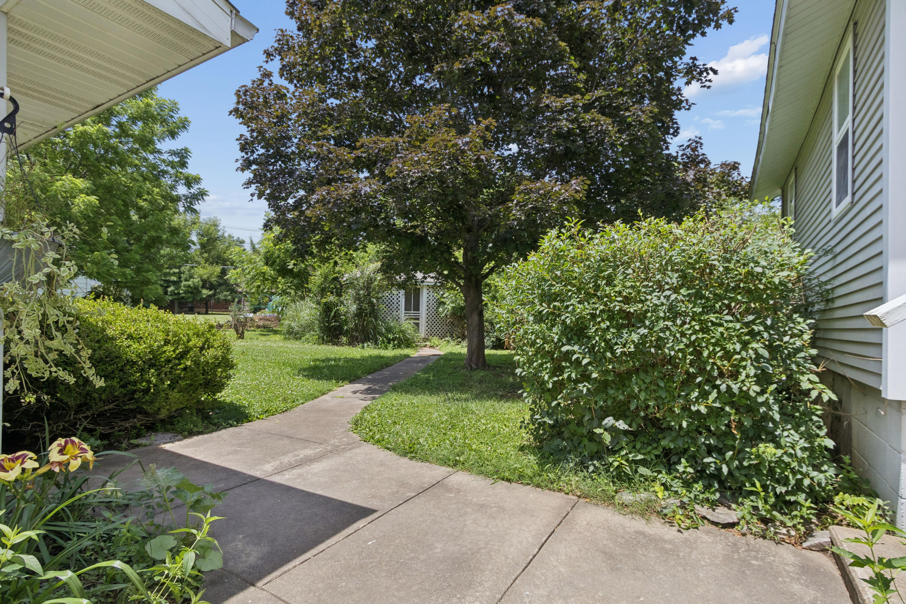 Photo 37 - Residential for sale – 605  South Street  Stockton, MO