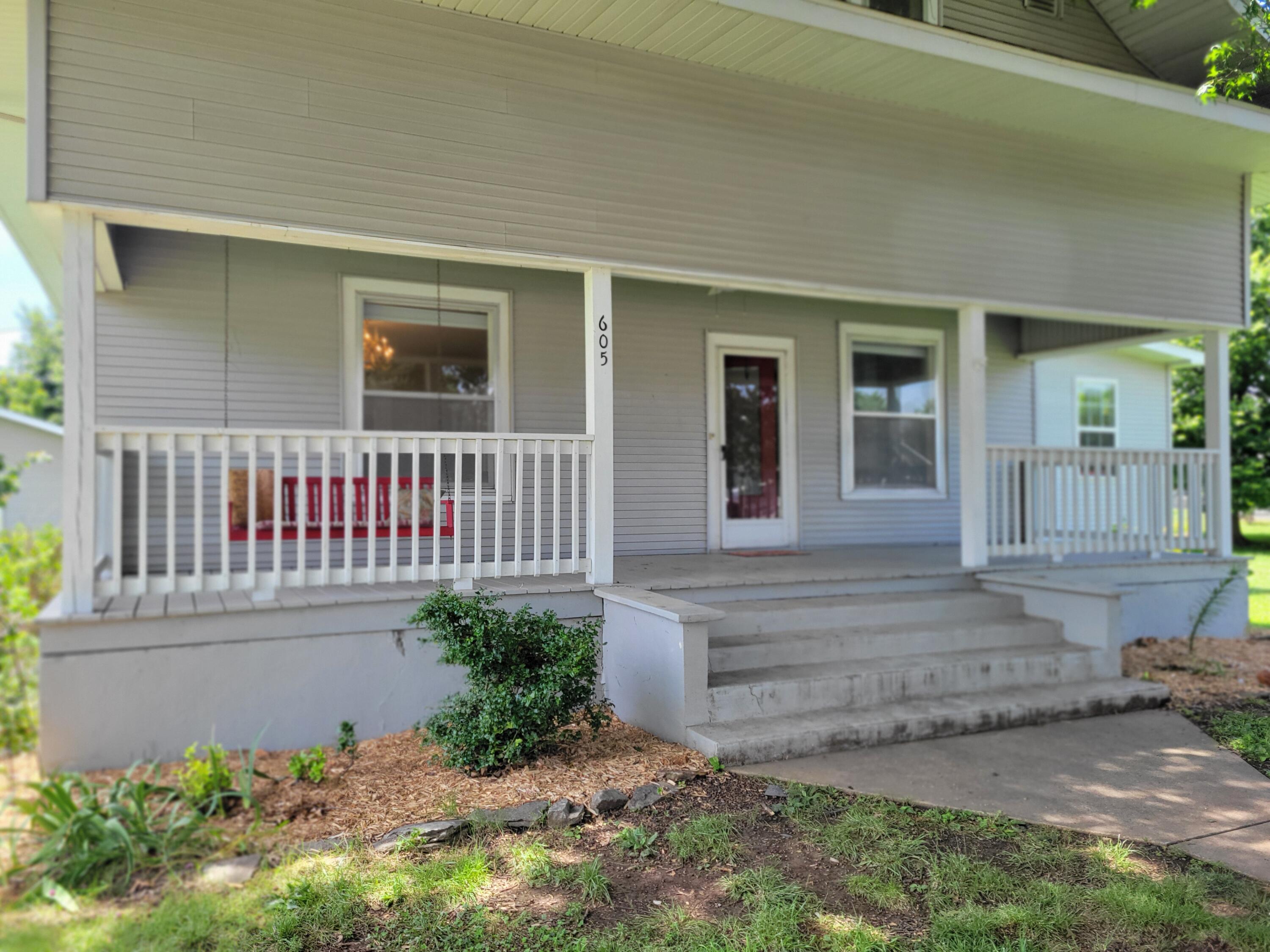 Photo 3 - Residential for sale – 605  South Street  Stockton, MO