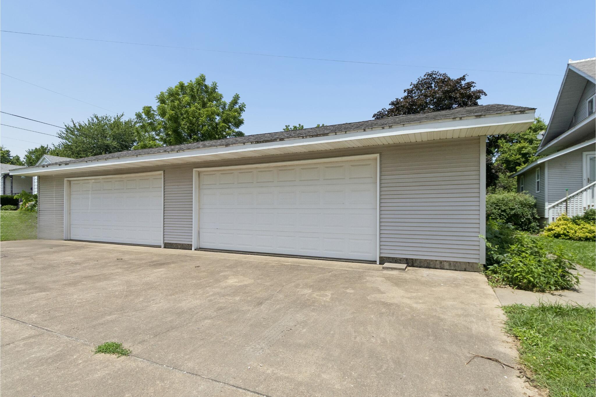 Photo 8 - Residential for sale – 605  South Street  Stockton, MO
