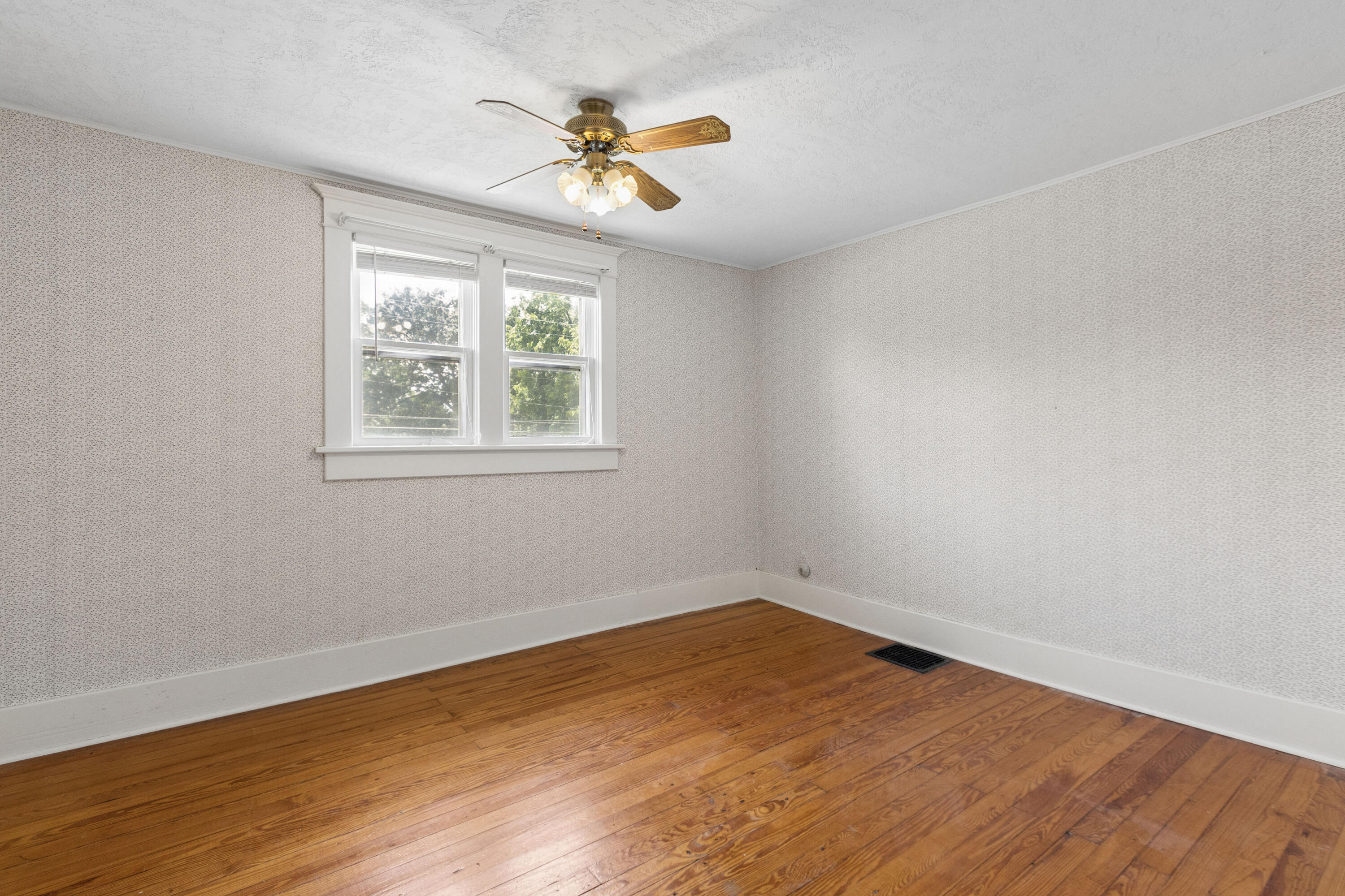 Photo 32 - Residential for sale – 605  South Street  Stockton, MO