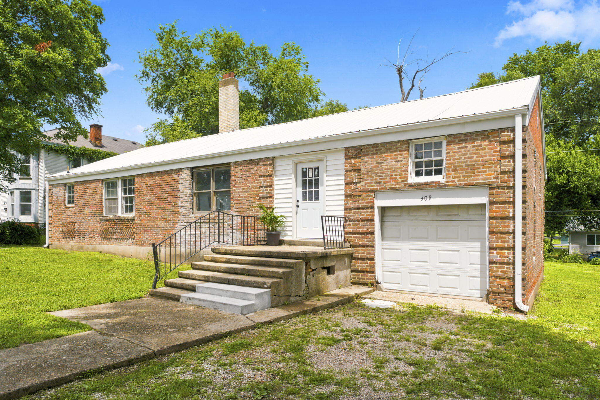 Photo 2 - Residential for sale – 409 E Olive Street  Bolivar, MO