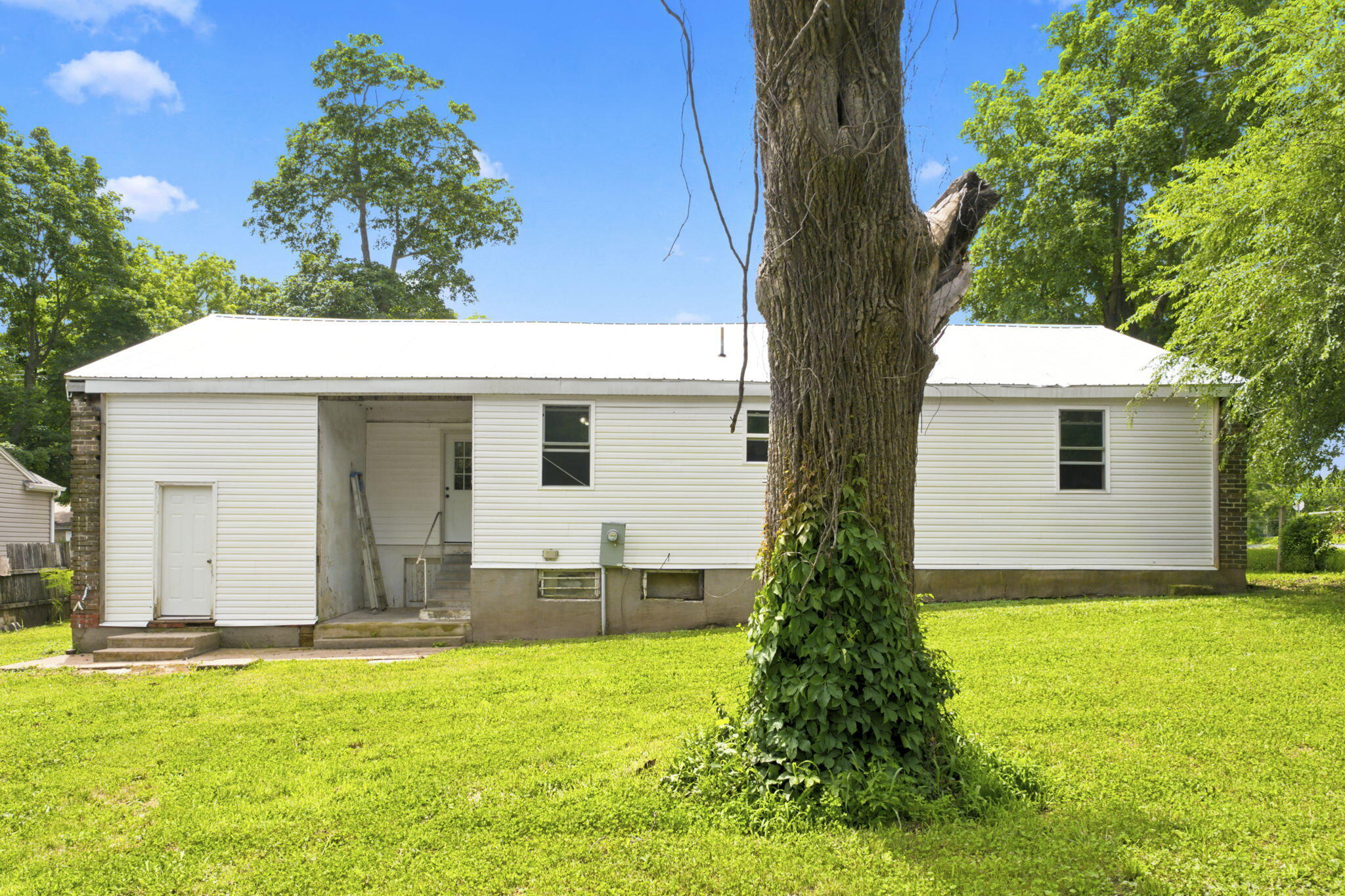 Photo 25 - Residential for sale – 409 E Olive Street  Bolivar, MO