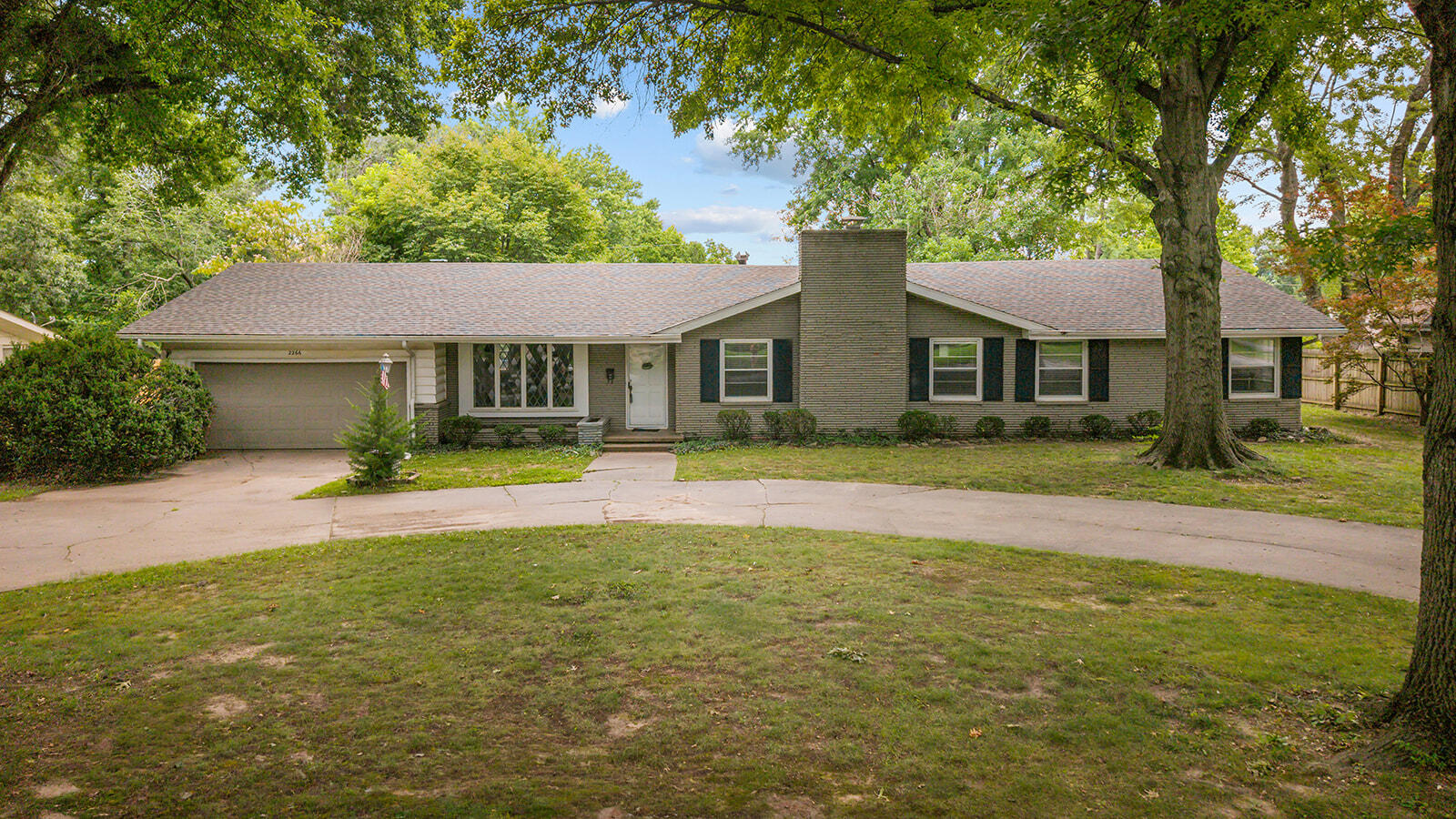 Photo 2 - Residential for sale – 2266 S Meadowview Avenue  Springfield, MO
