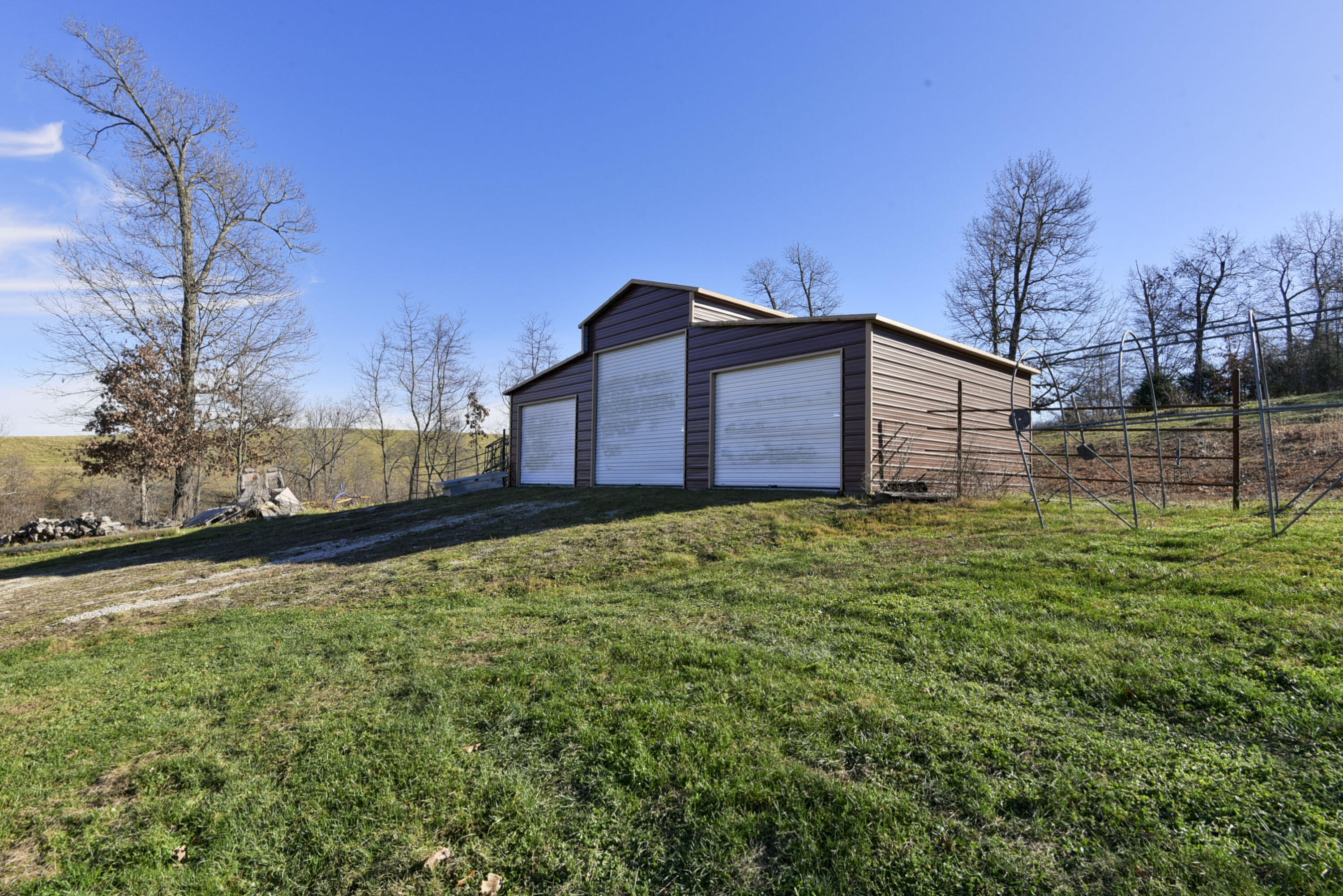Photo 4 - Residential for sale – 19005  Farm Road 1170   Cassville, MO
