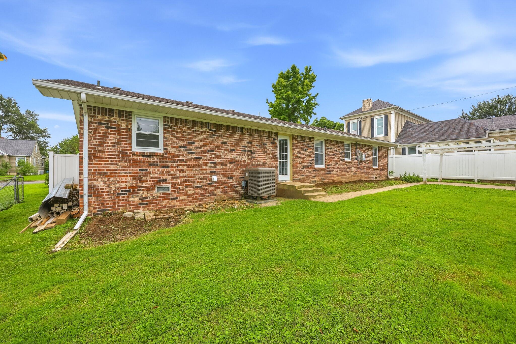 Photo 17 - Residential for sale – 331 E Olive Street  Bolivar, MO