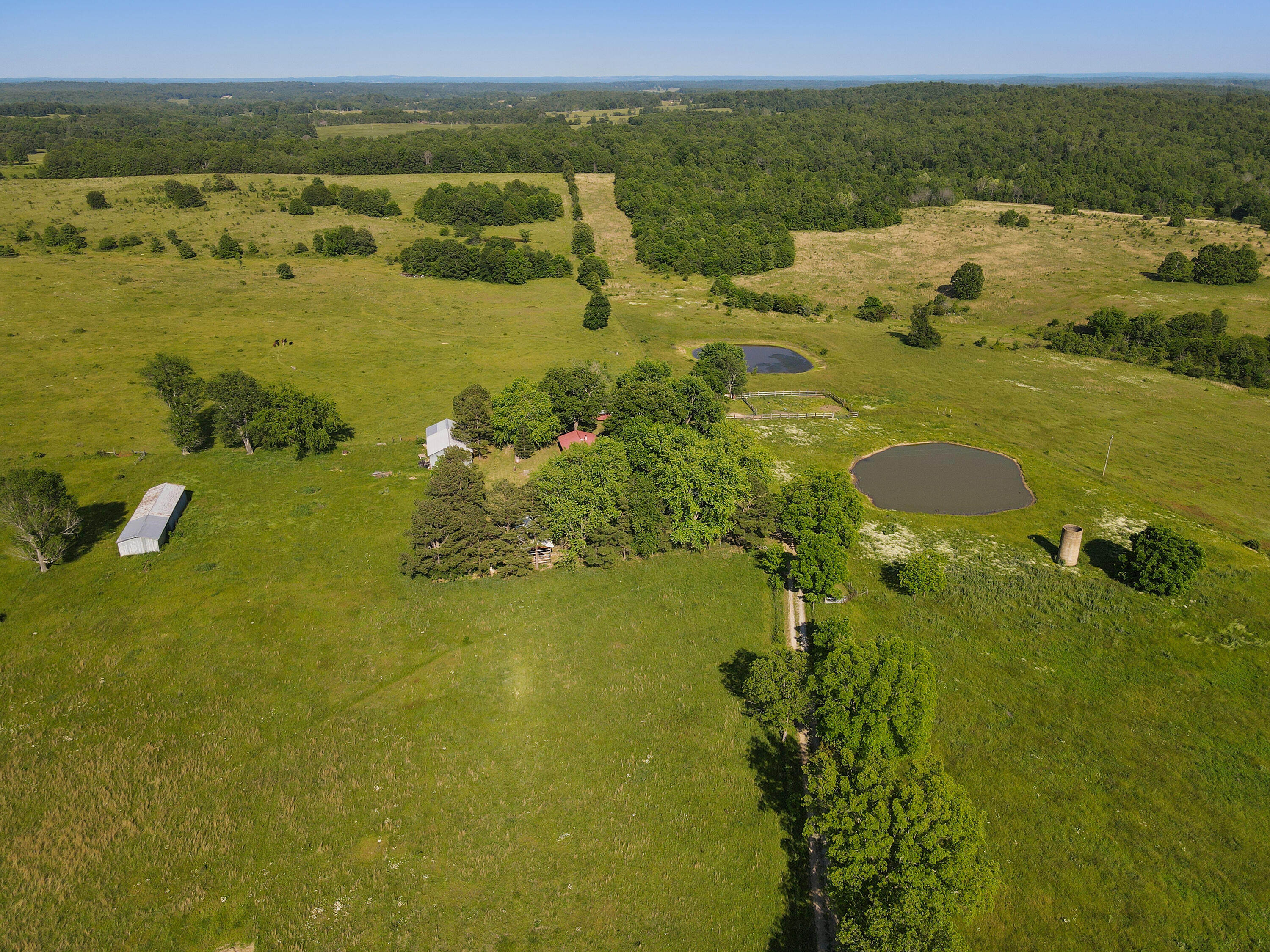Photo 5 - Farm for sale – 9593  County Road 9660   Koshkonong, MO