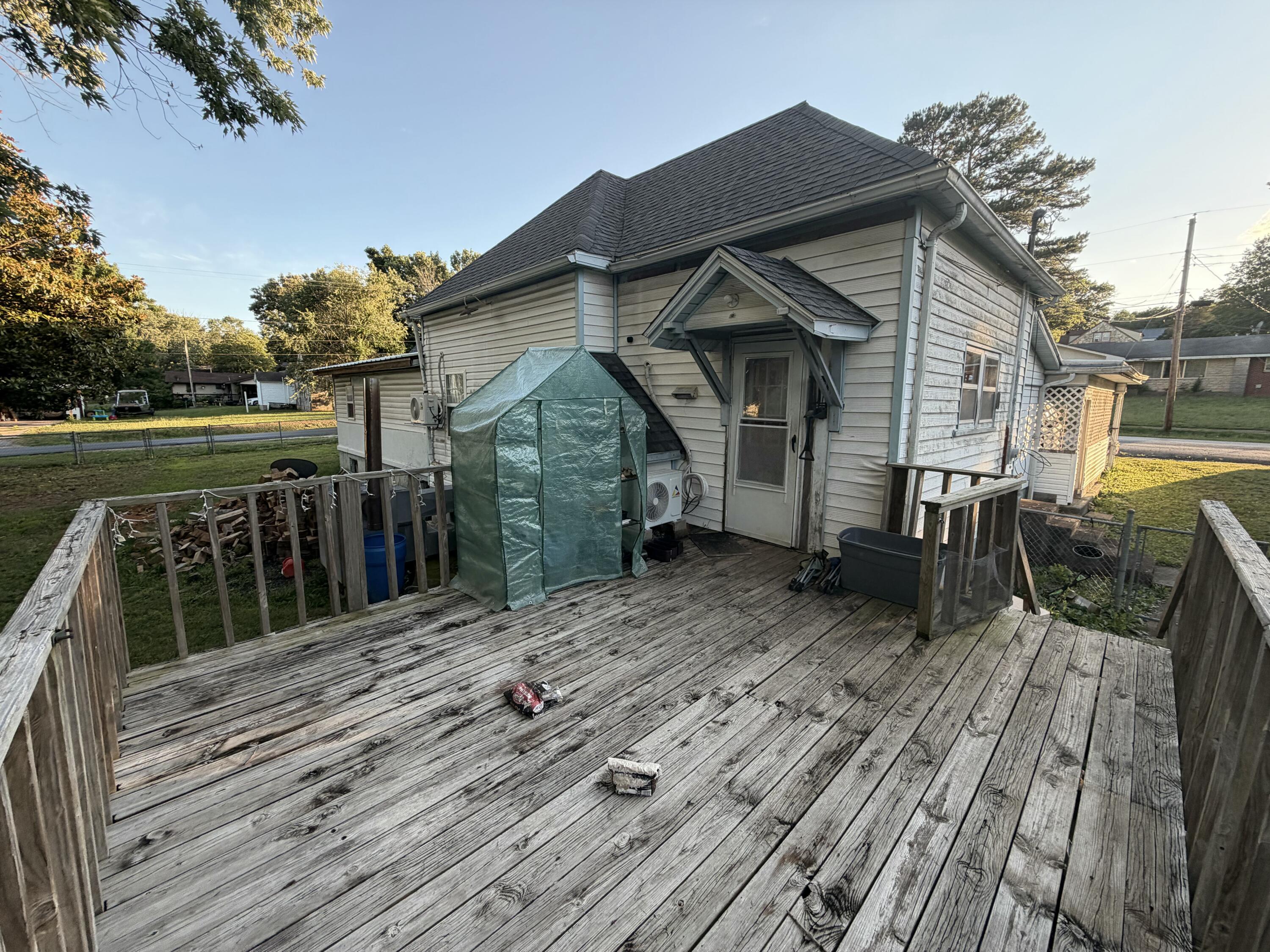 Photo 7 - Residential for sale – 207  Broadway Street  Alton, MO