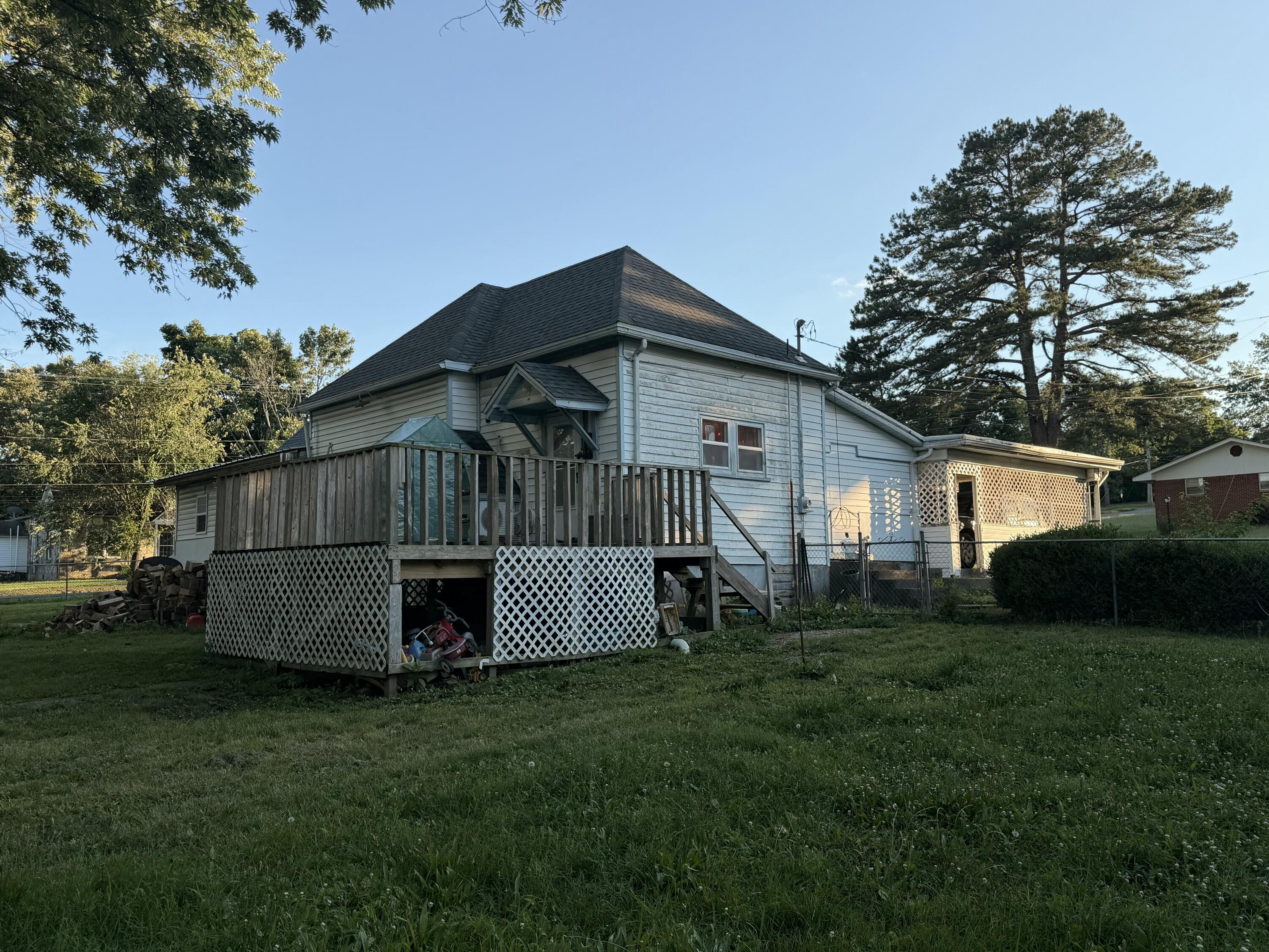 Photo 6 - Residential for sale – 207  Broadway Street  Alton, MO