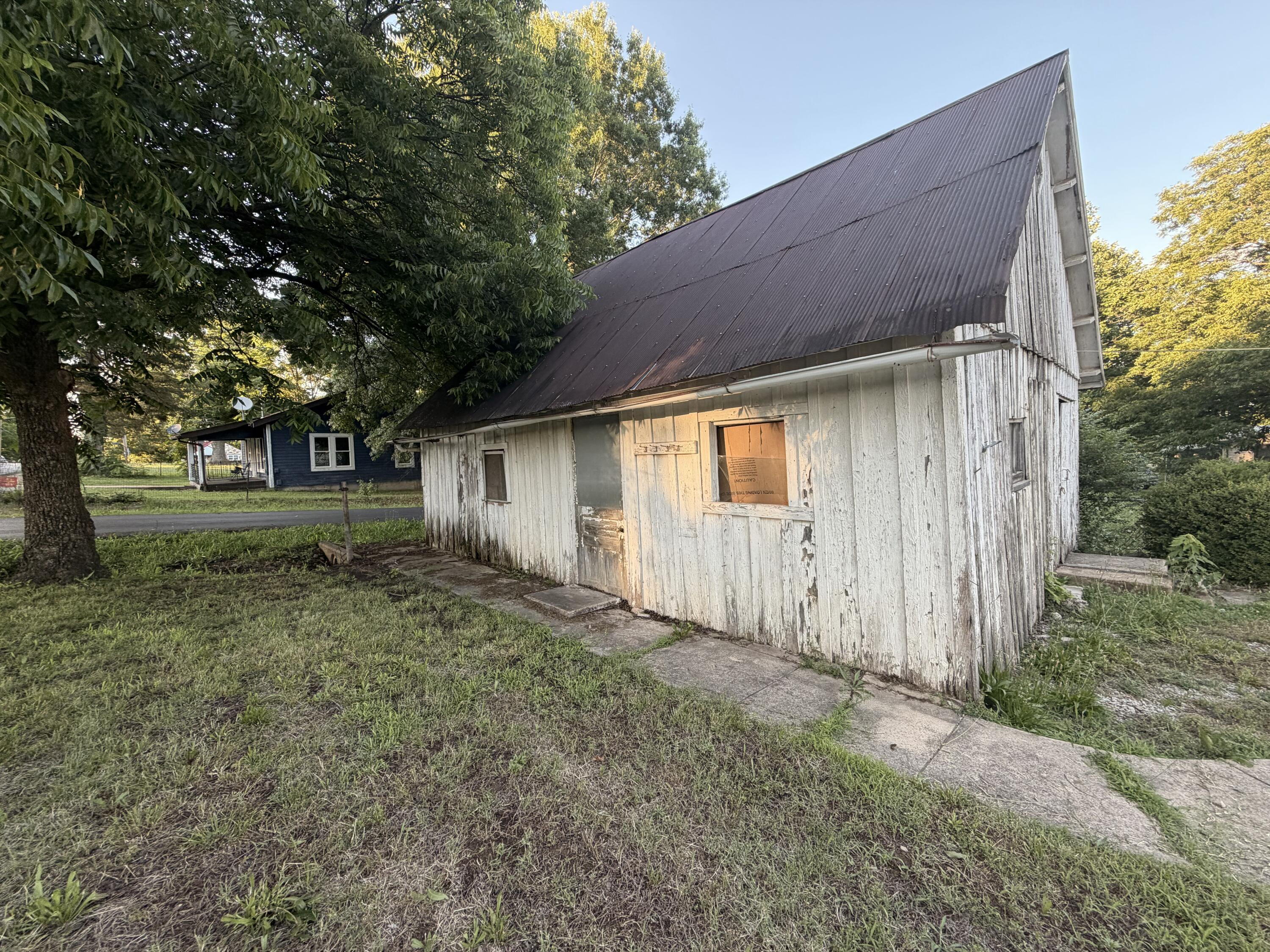 Photo 9 - Residential for sale – 207  Broadway Street  Alton, MO