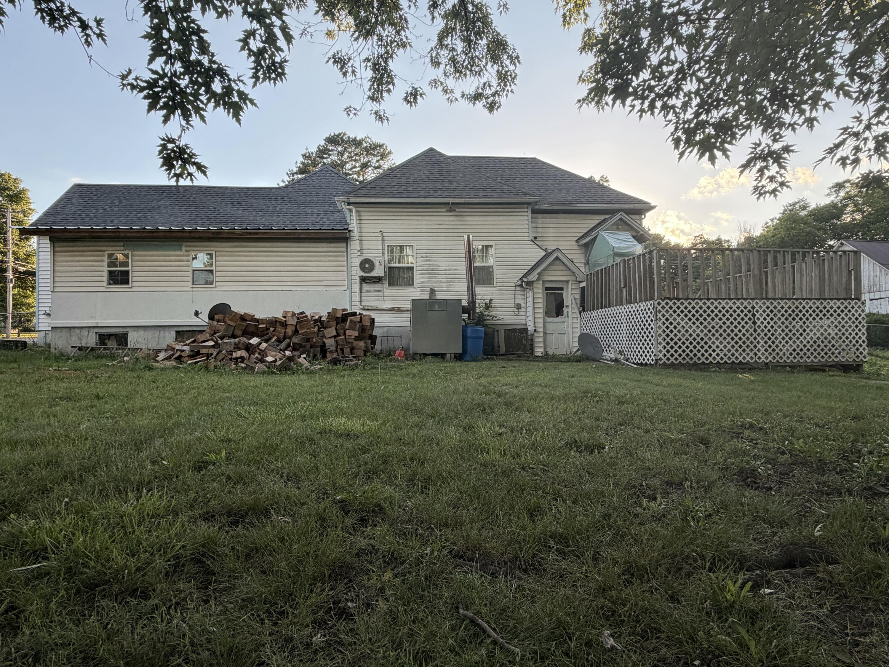 Photo 5 - Residential for sale – 207  Broadway Street  Alton, MO
