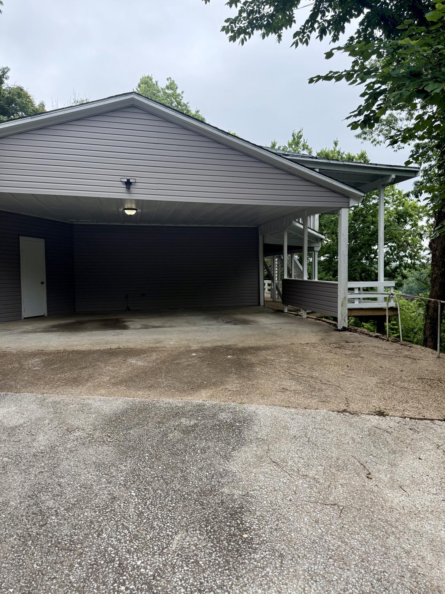 Photo 2 - Residential for sale – 802 S 5th Street  Branson, MO
